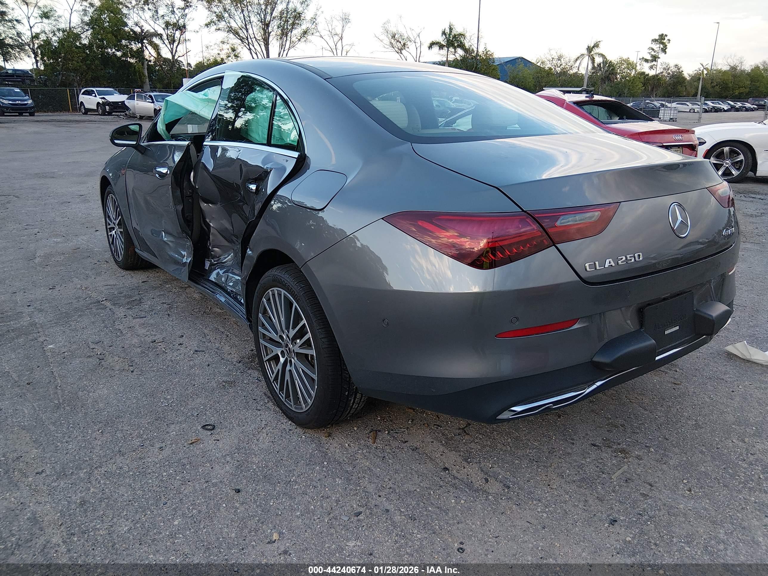 MERCEDES-BENZ CLA image 3