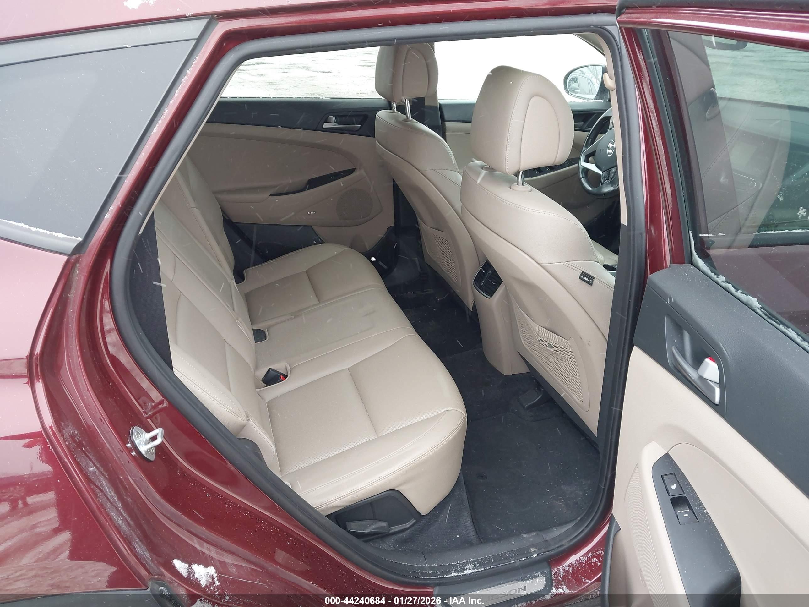 HYUNDAI TUCSON image 8