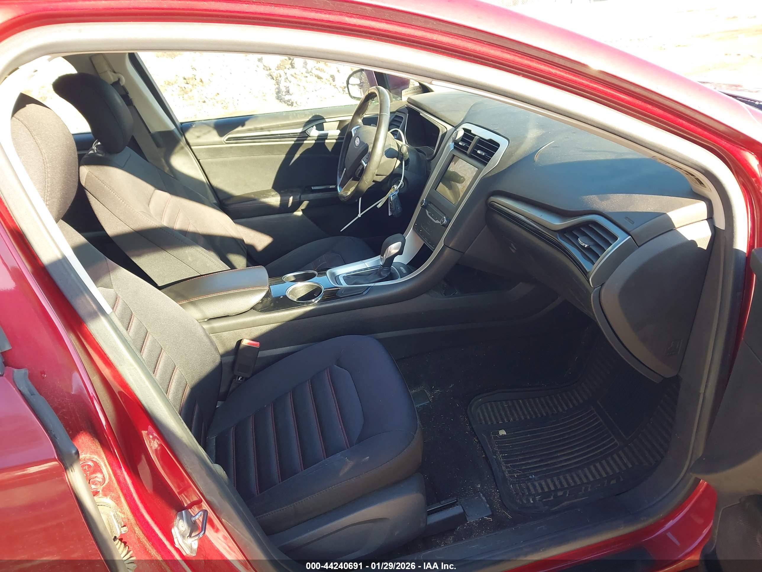 FORD FUSION image 5