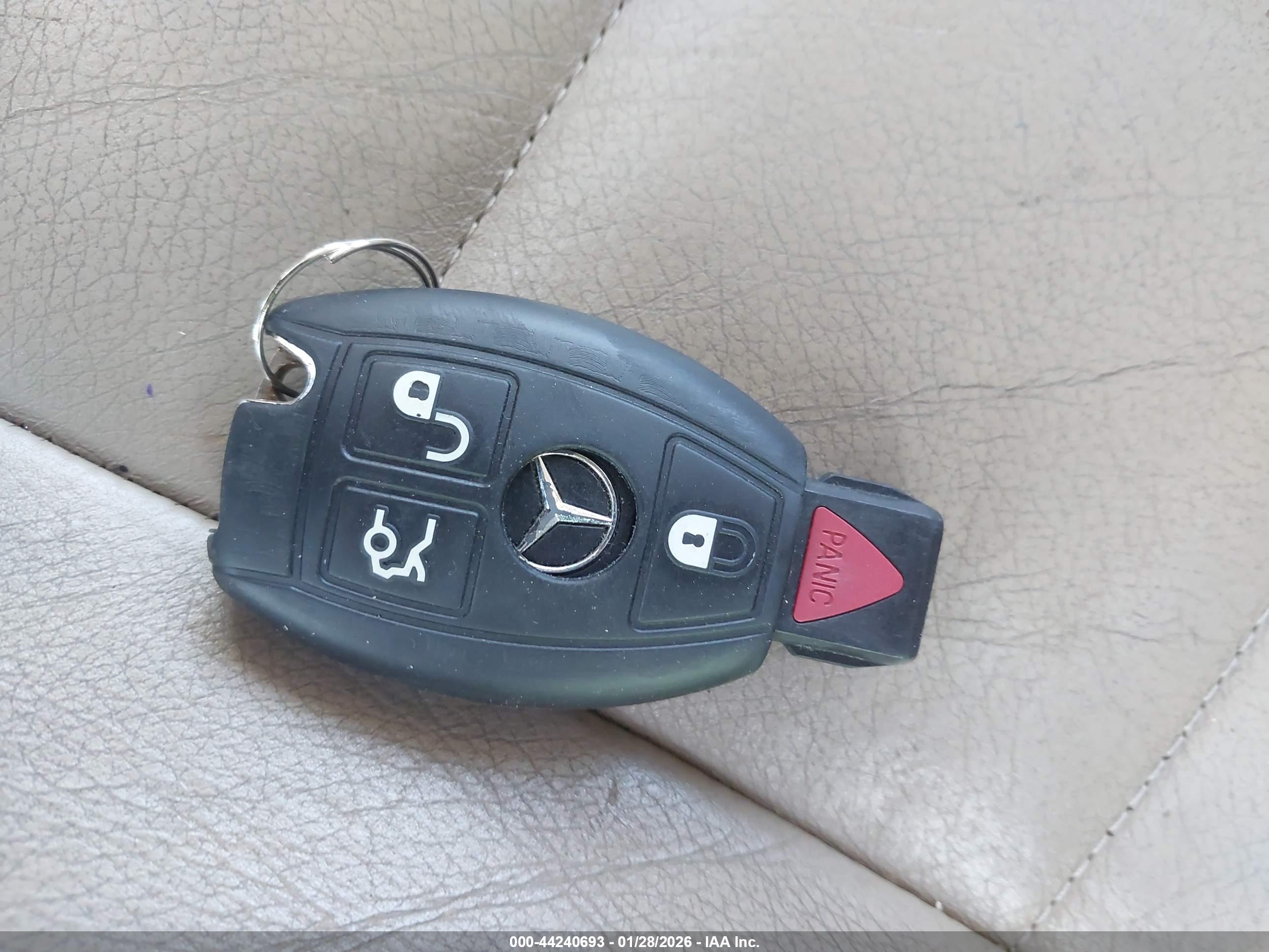 MERCEDES-BENZ E image 11