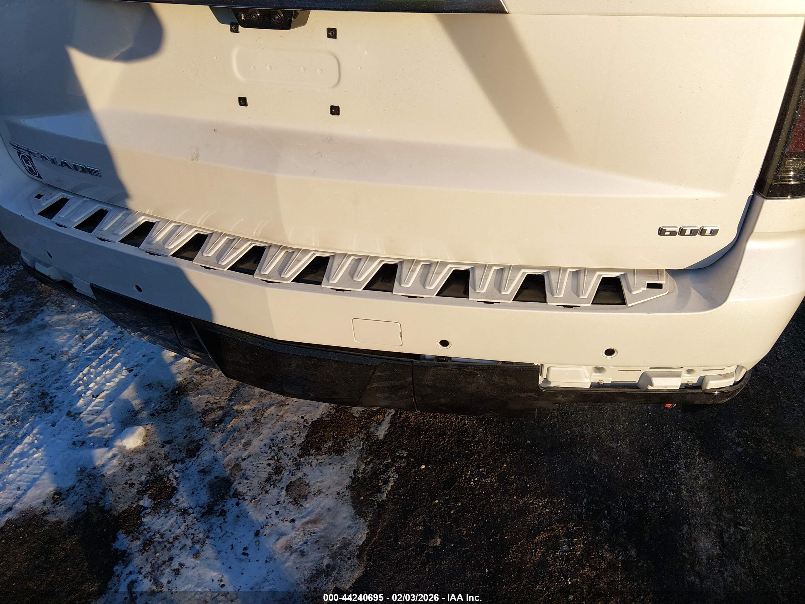 CADILLAC ESCALADE image 6