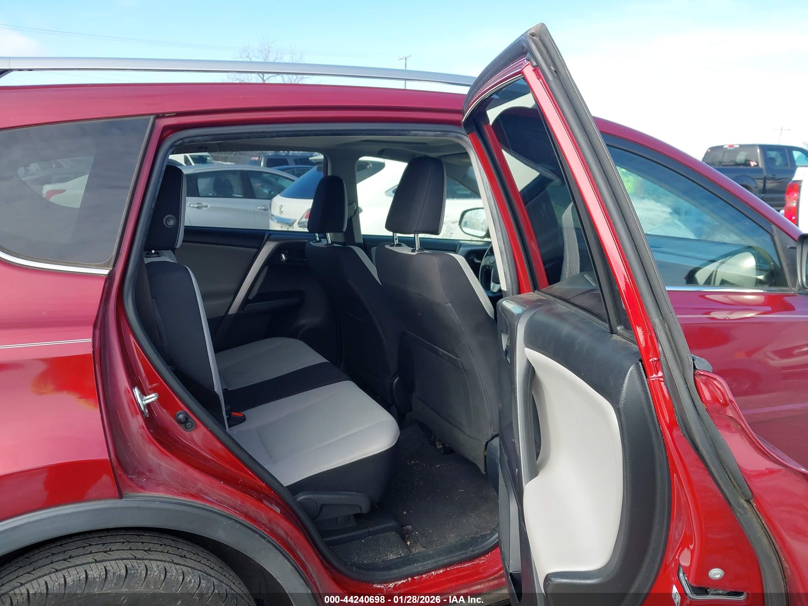 TOYOTA RAV4 image 8