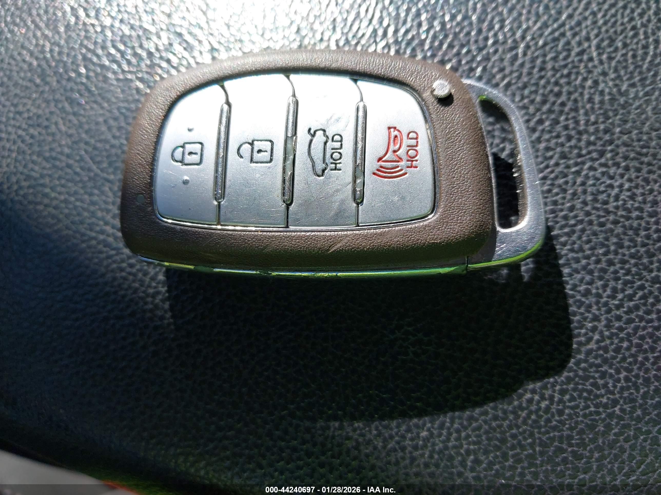 HYUNDAI ELANTRA image 11