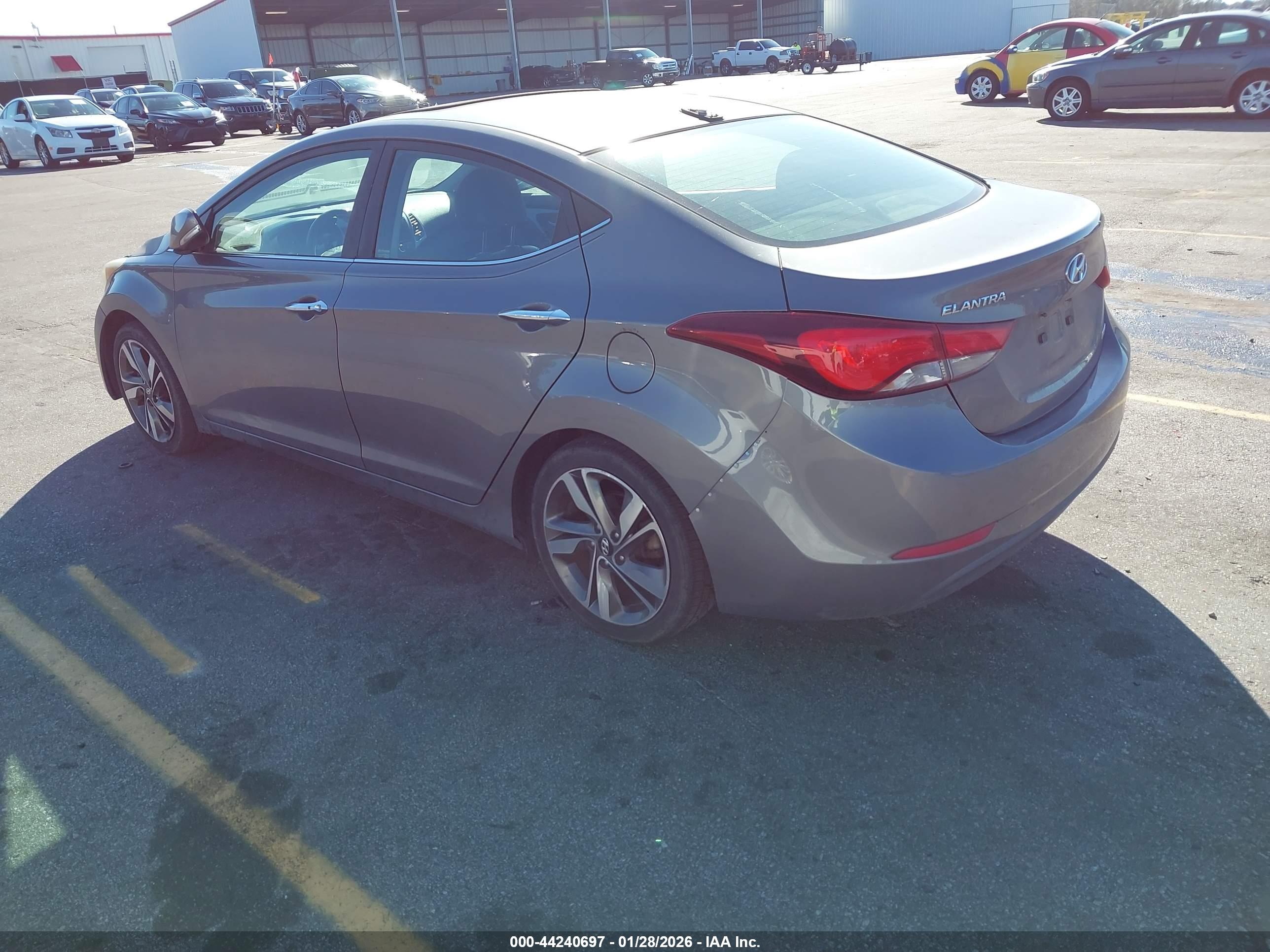 HYUNDAI ELANTRA image 3