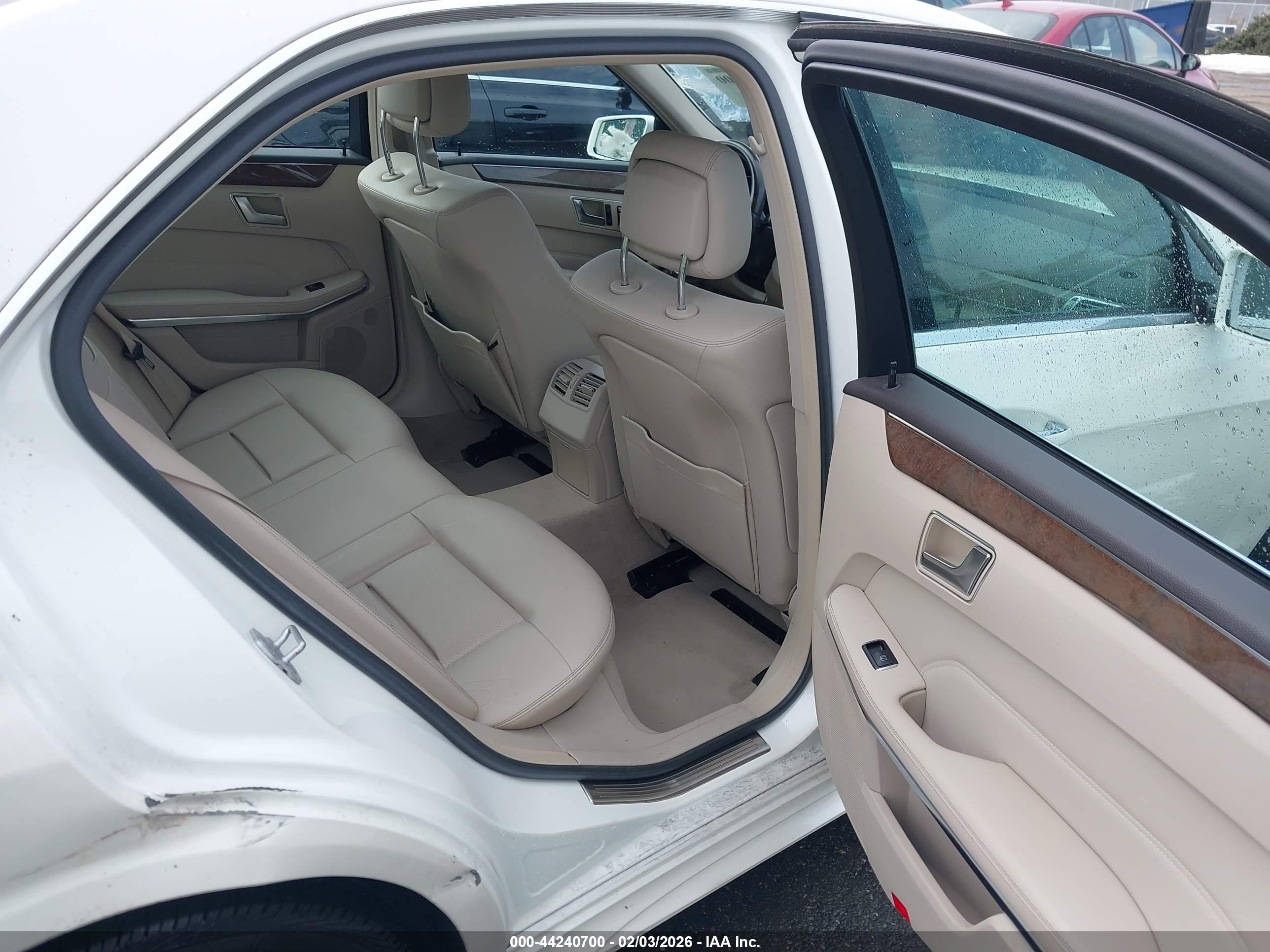 MERCEDES-BENZ E image 8