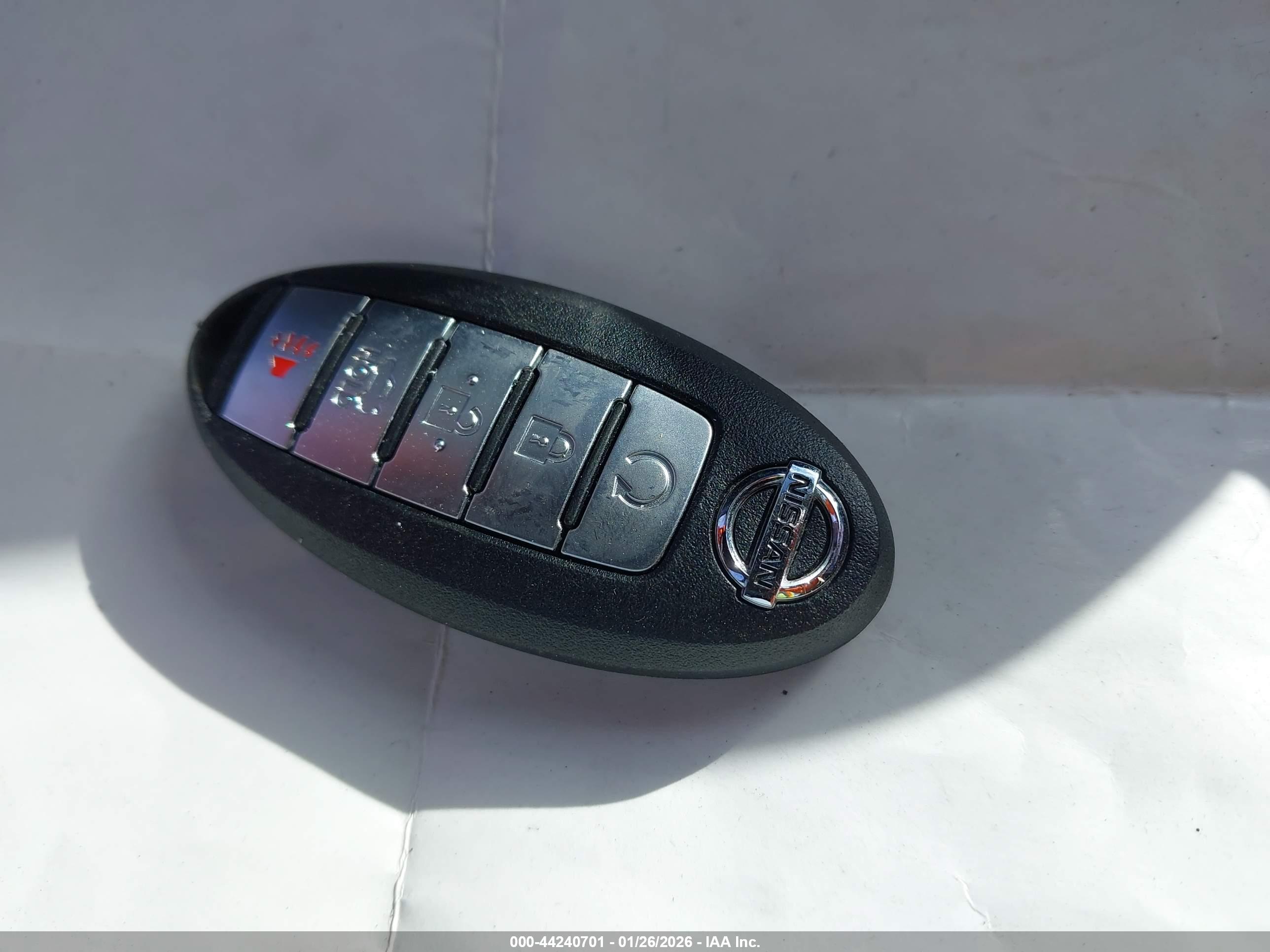NISSAN MAXIMA image 11