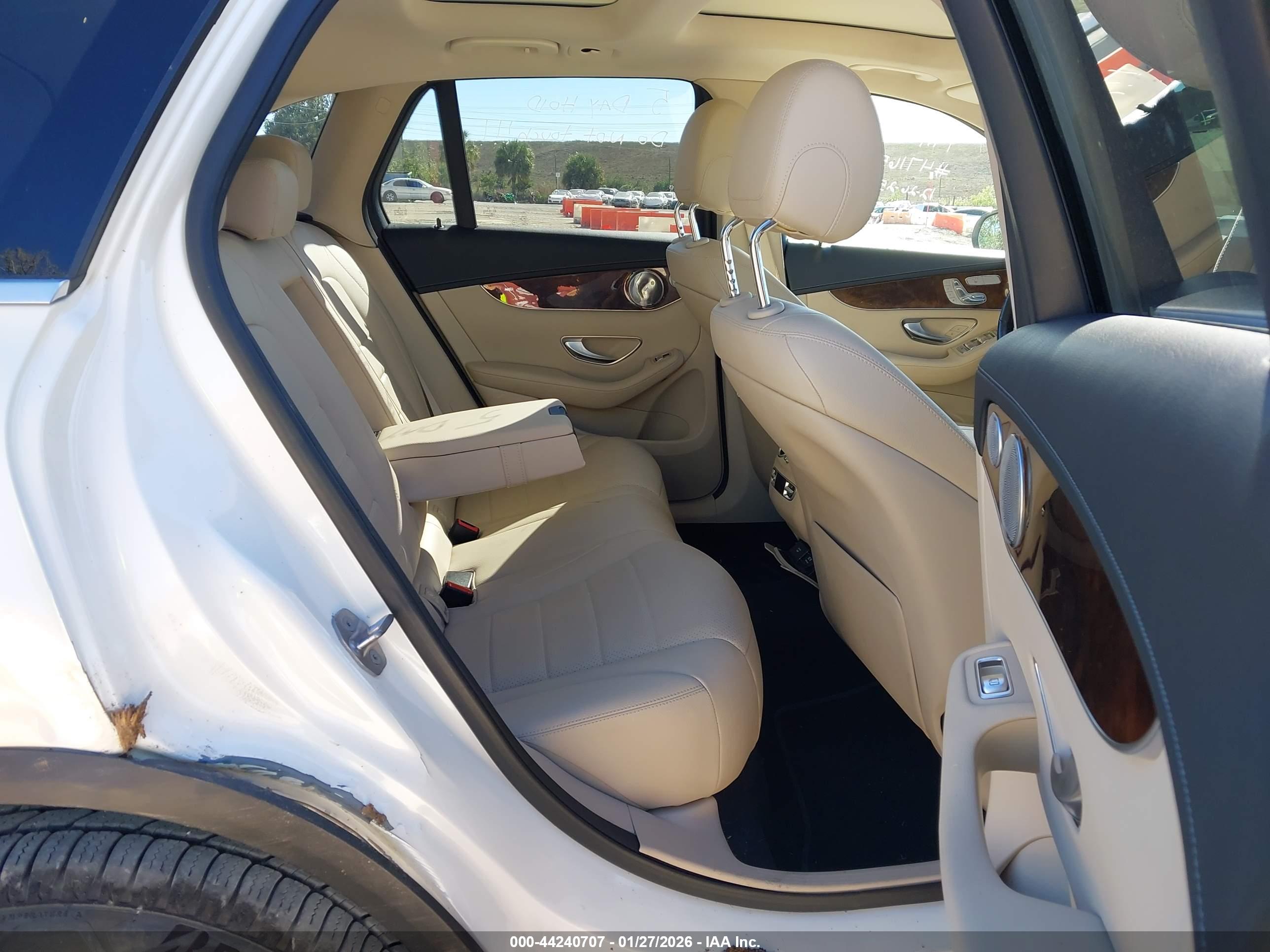 MERCEDES-BENZ GLC image 8