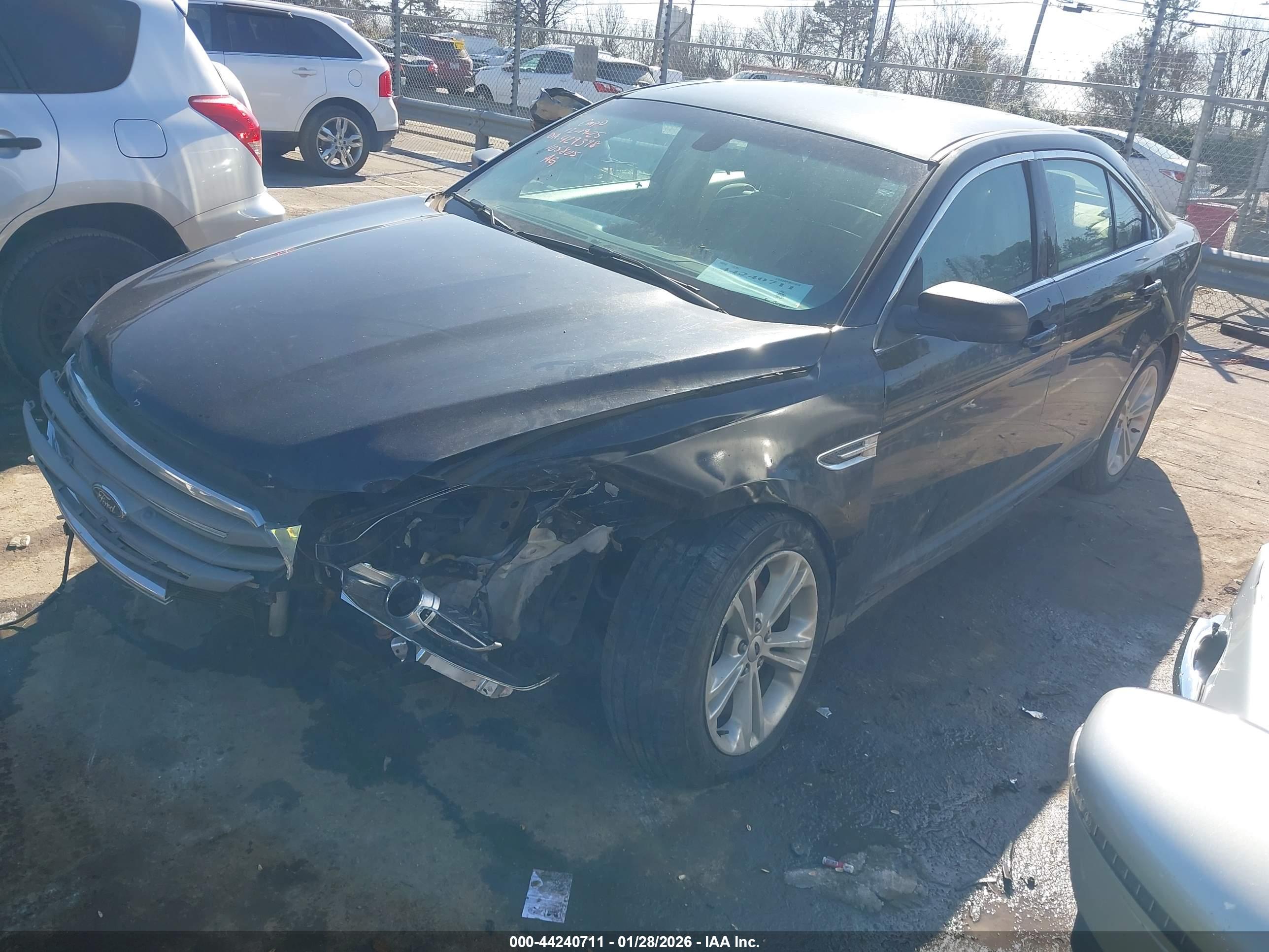 FORD TAURUS image 2