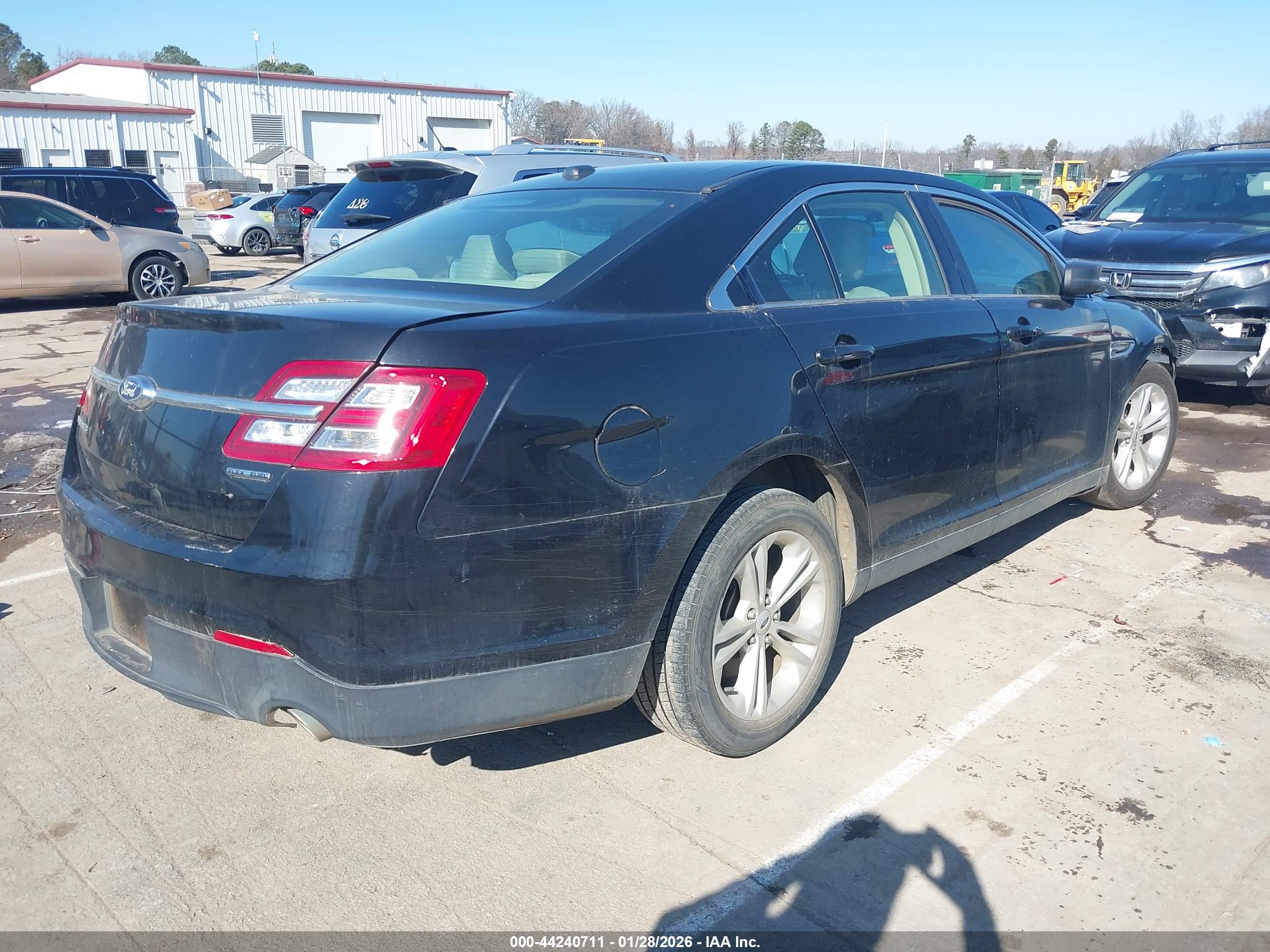 FORD TAURUS image 4