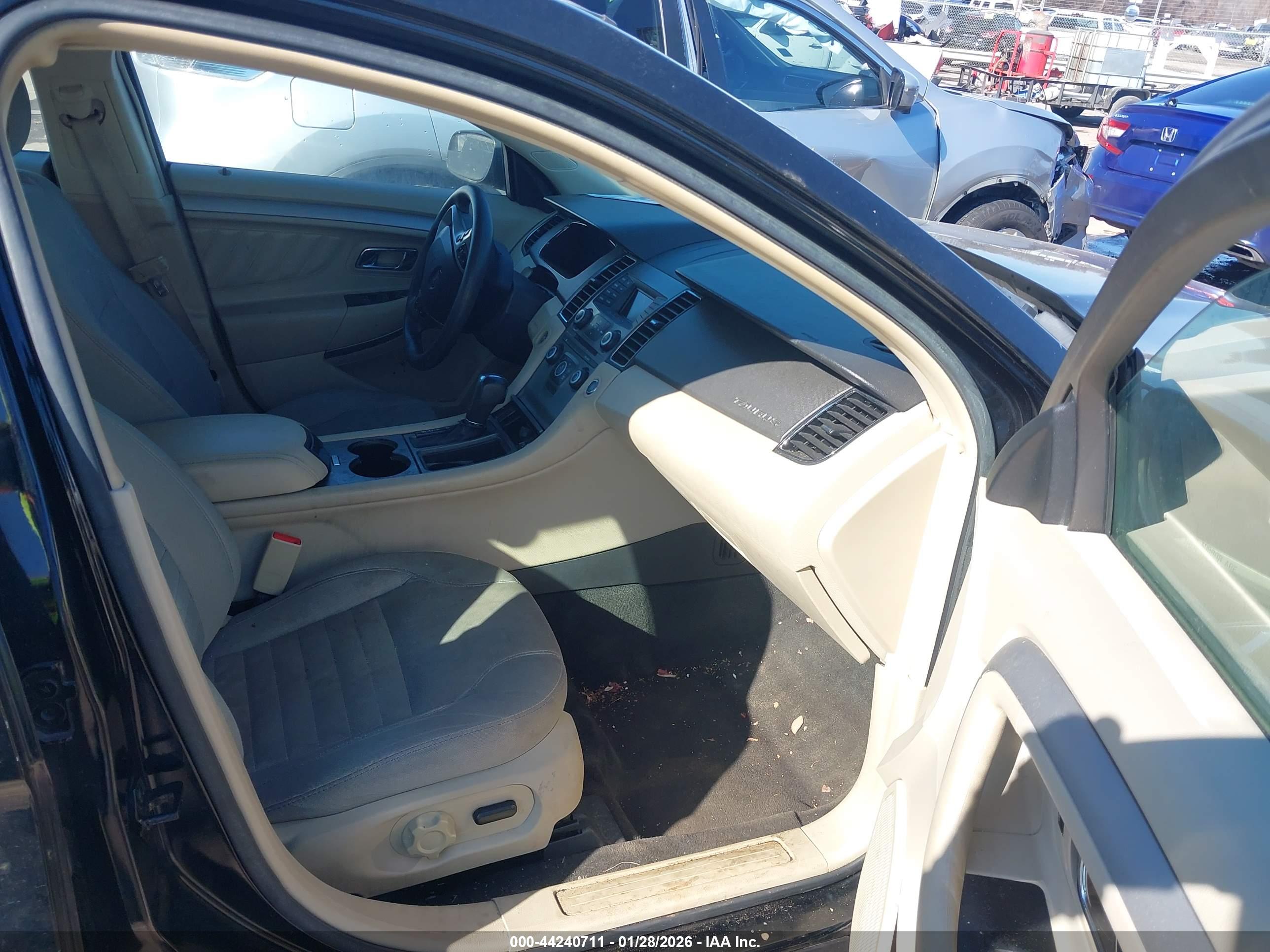 FORD TAURUS image 5