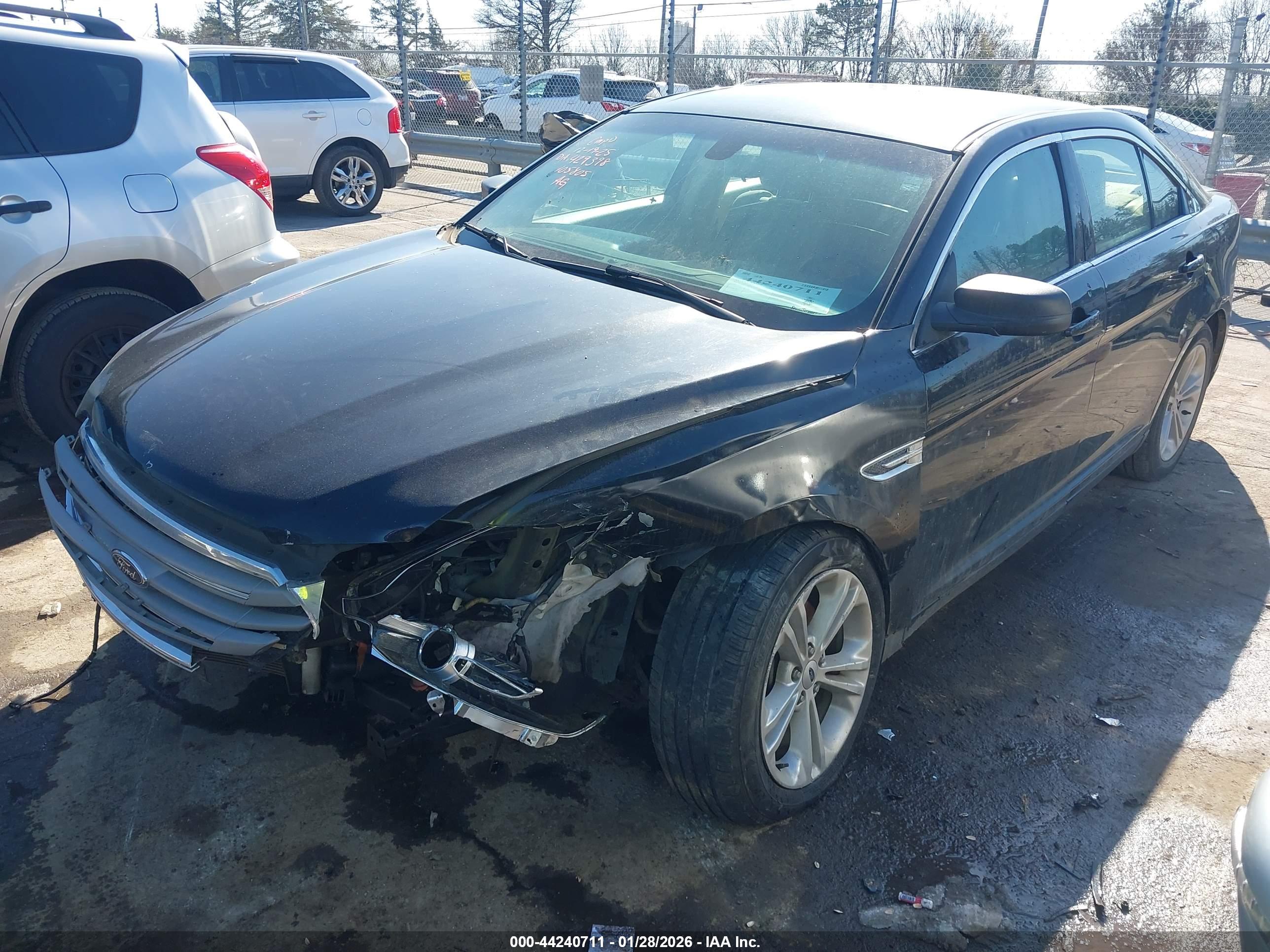 FORD TAURUS image 6