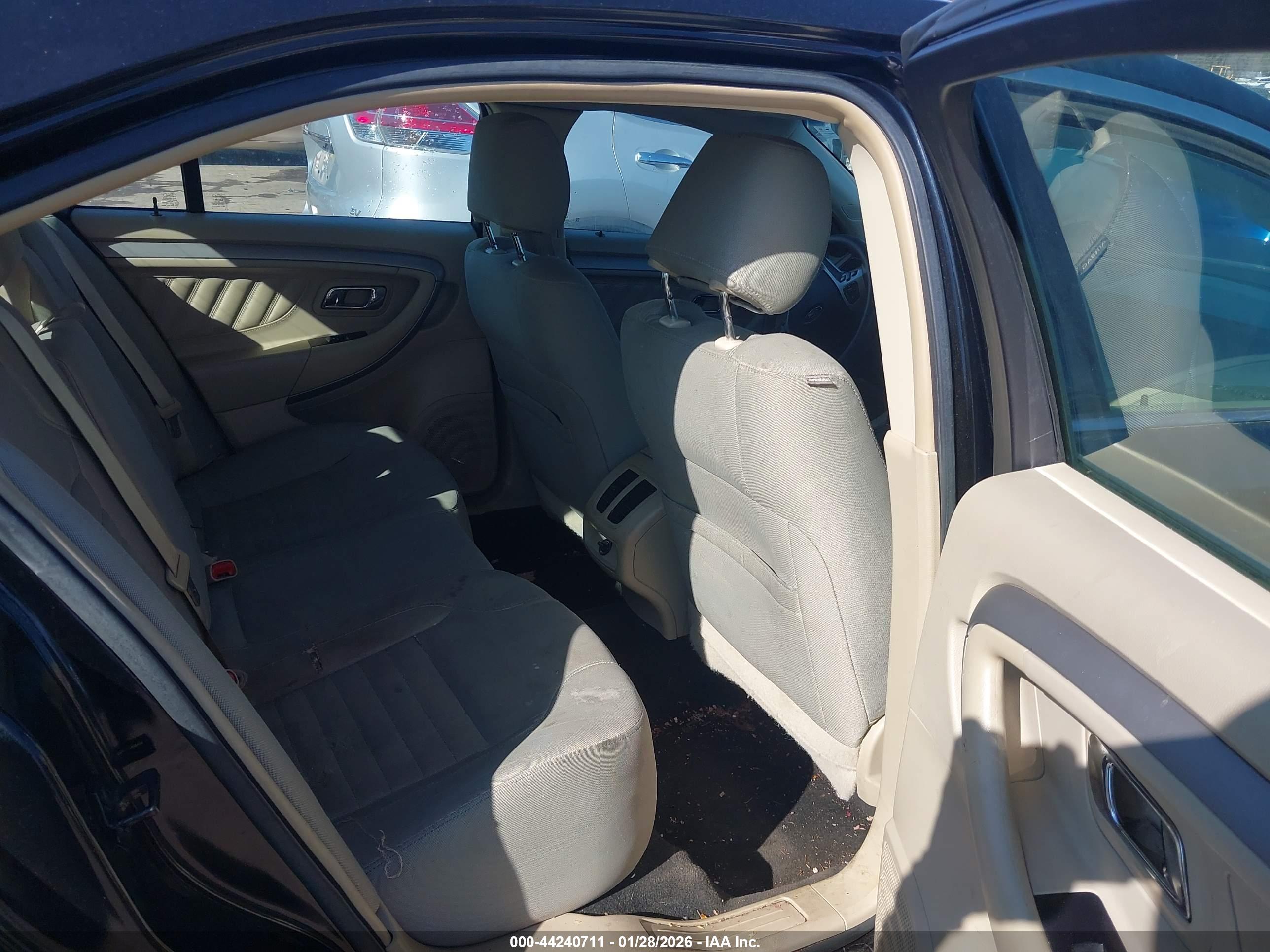 FORD TAURUS image 8