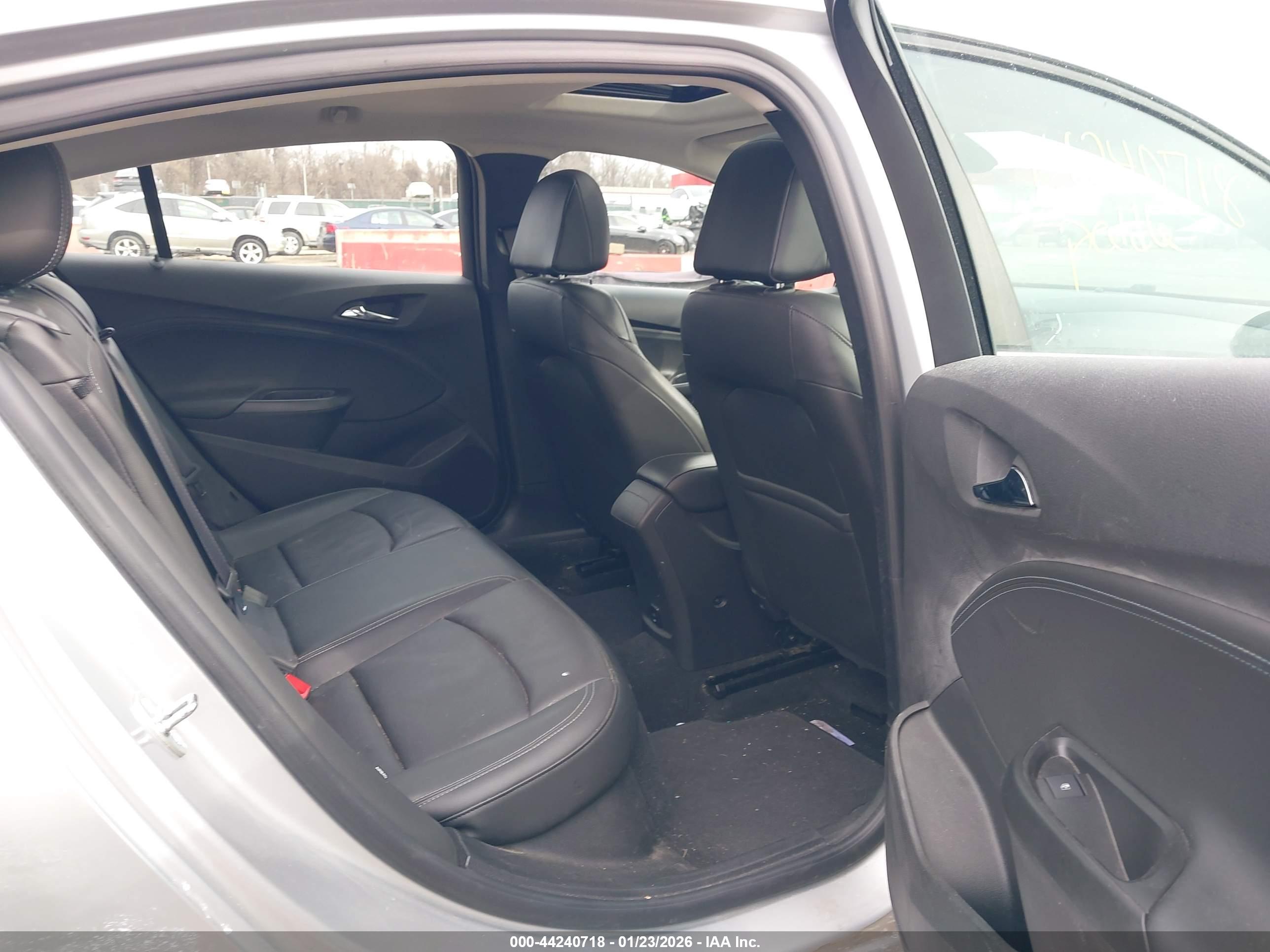 CHEVROLET CRUZE image 8
