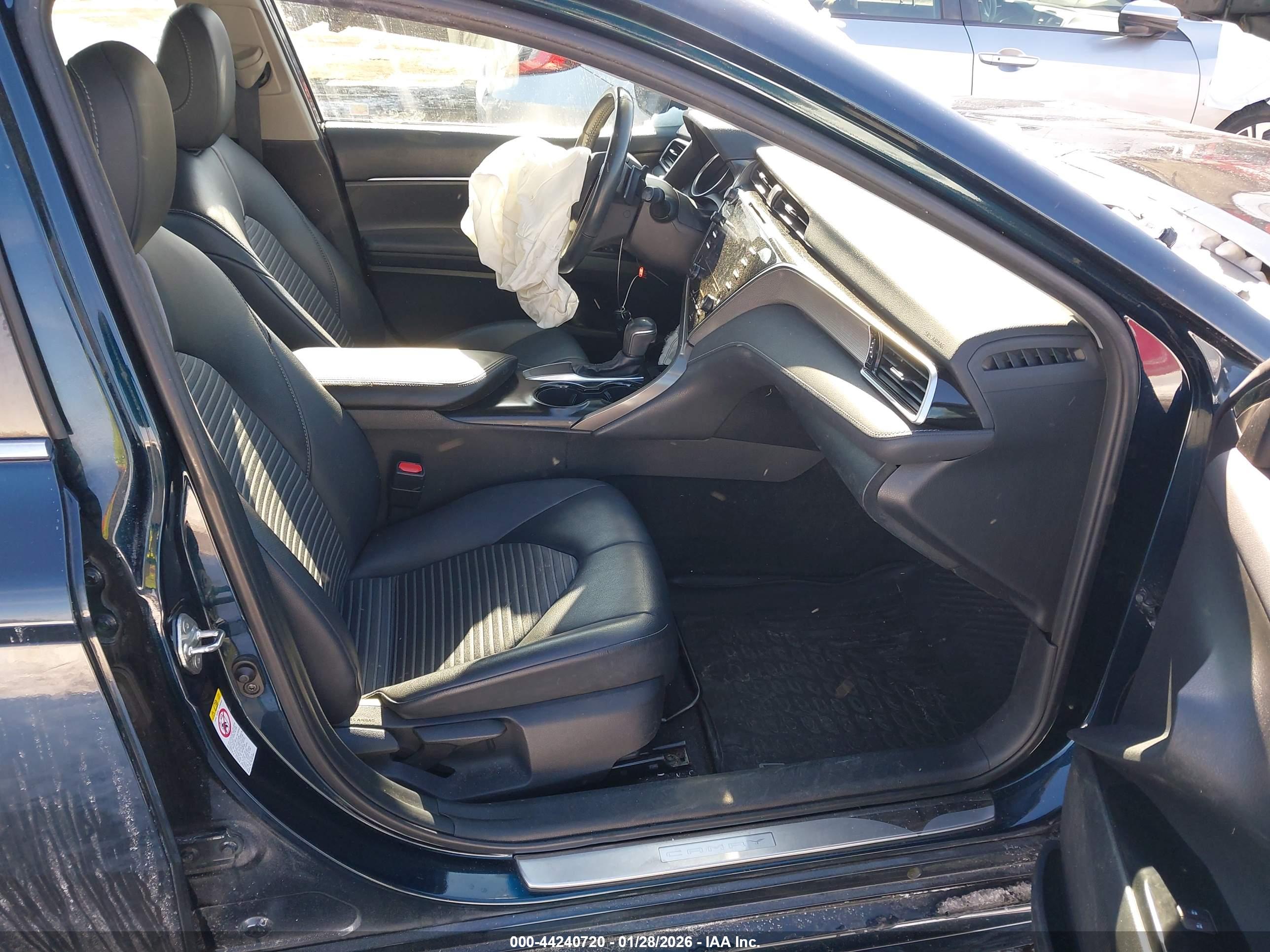 TOYOTA CAMRY image 5