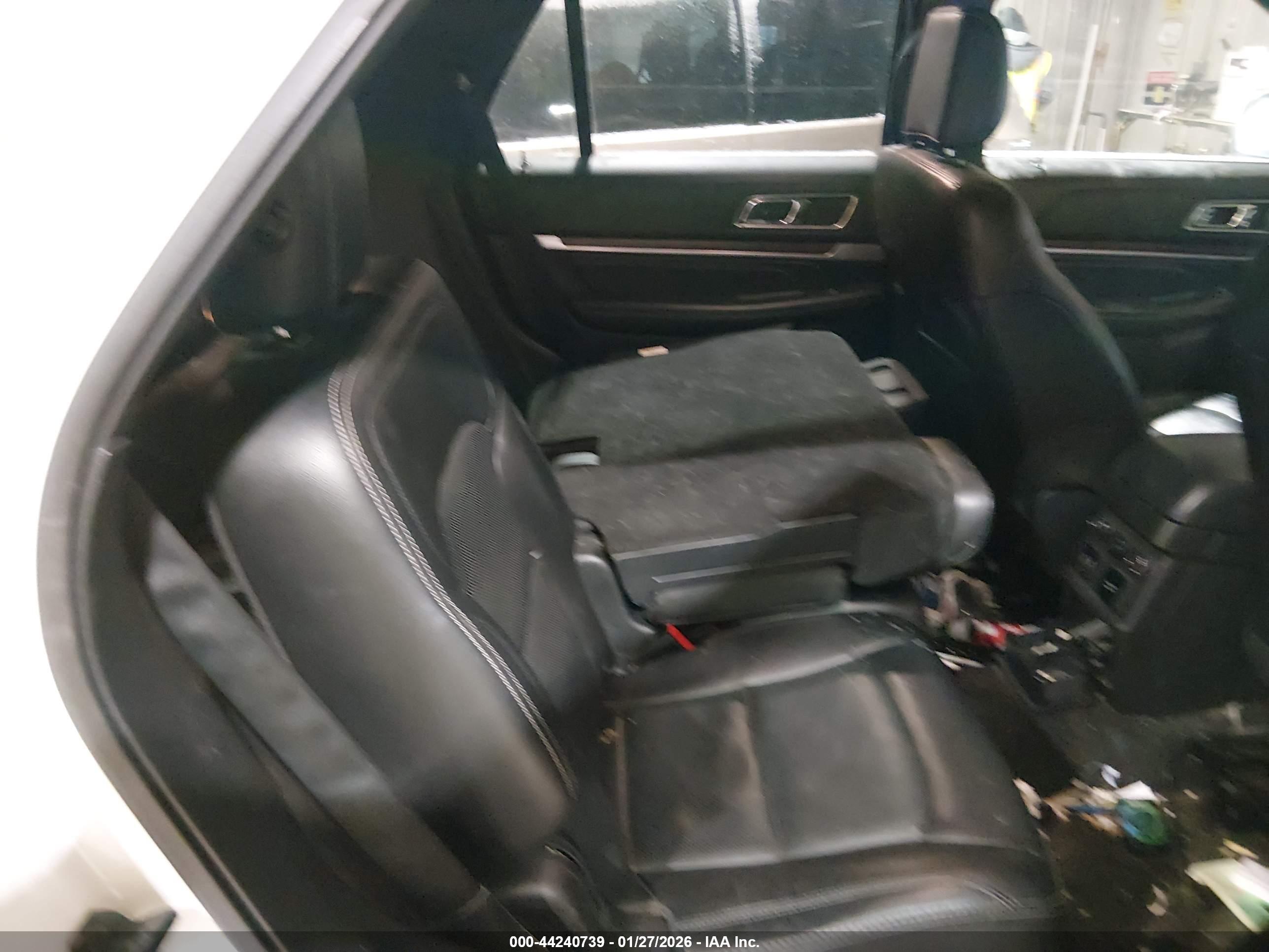FORD EXPLORER image 8