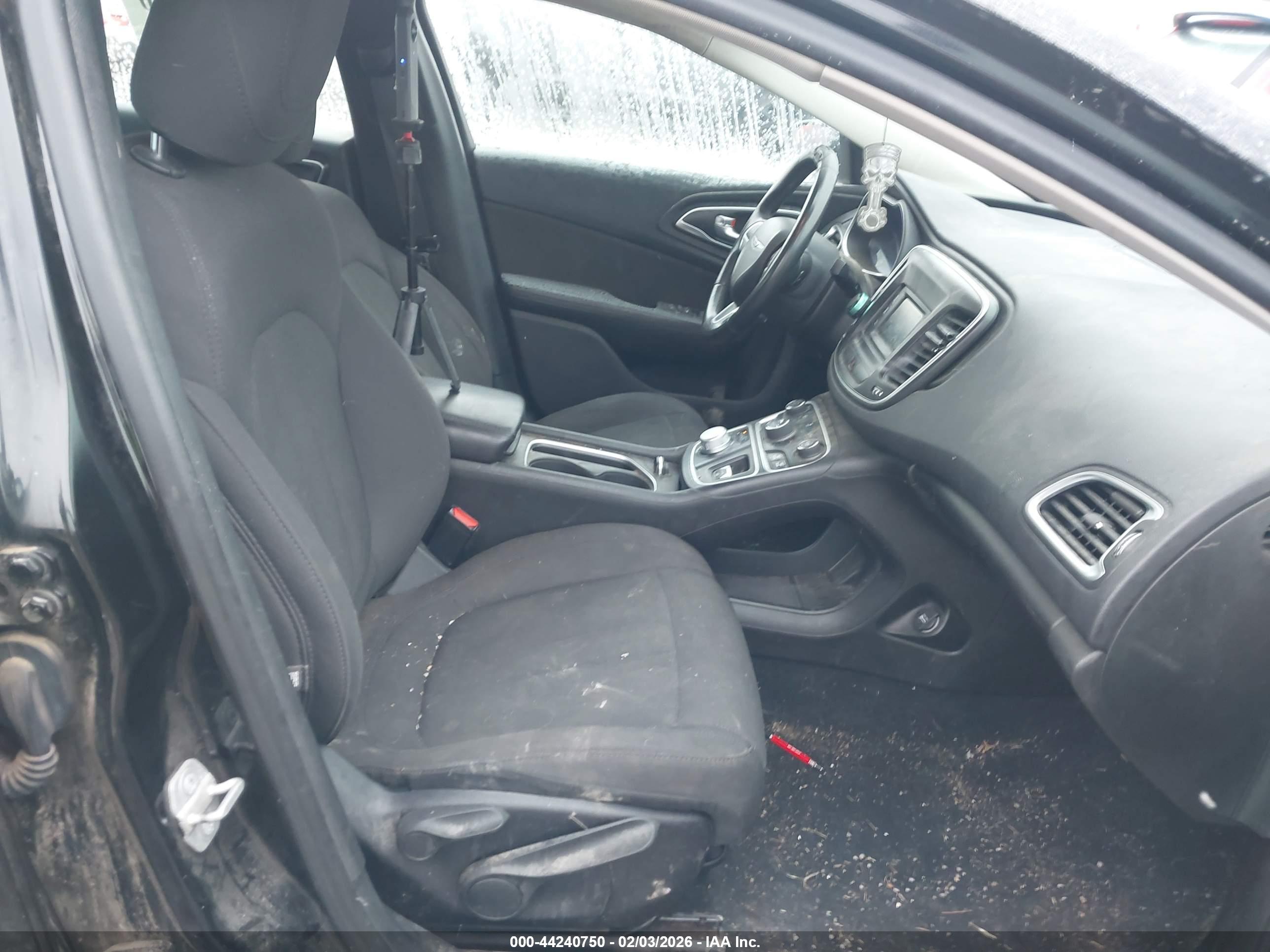 CHRYSLER 200 image 5