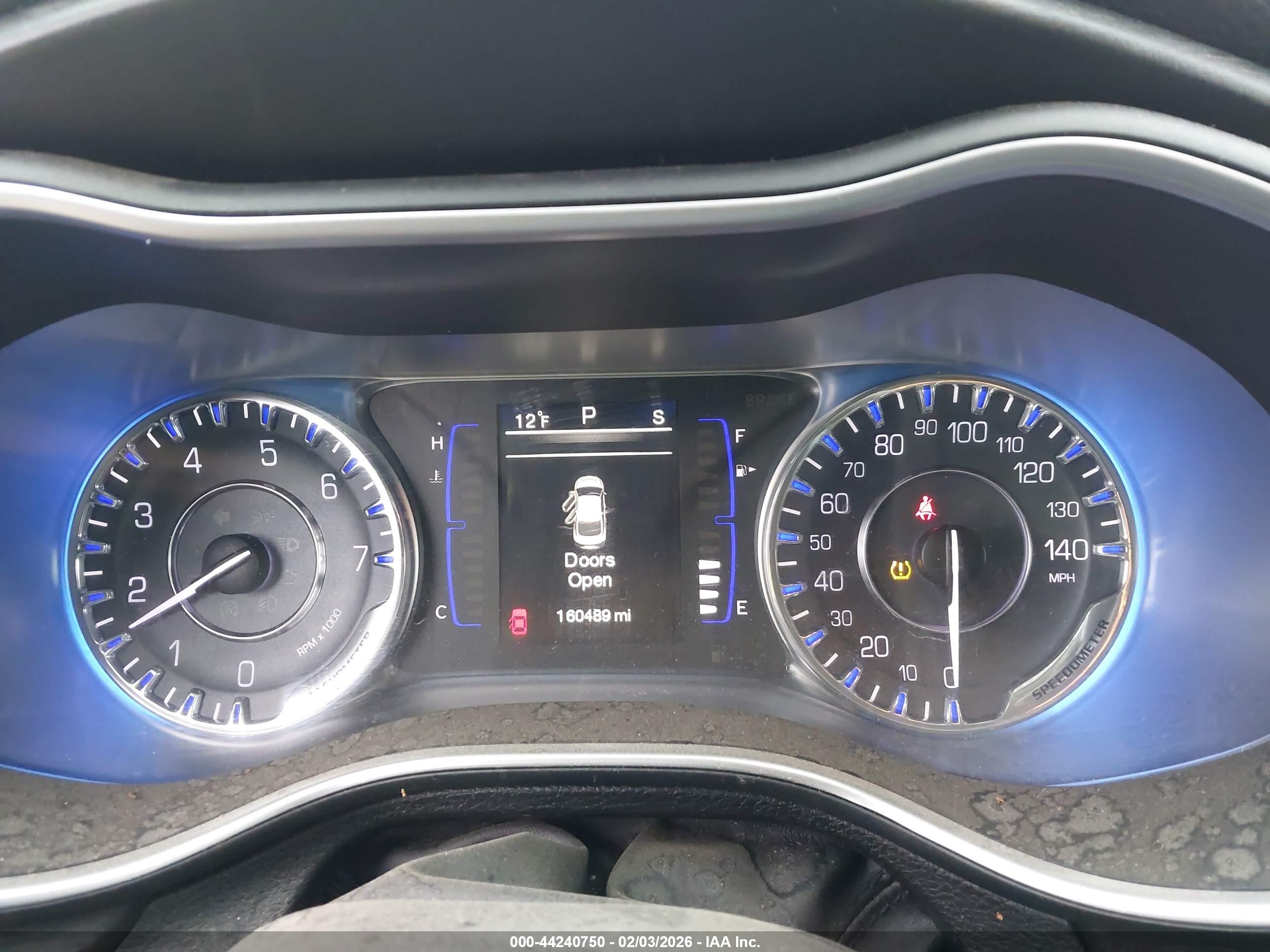 CHRYSLER 200 image 7