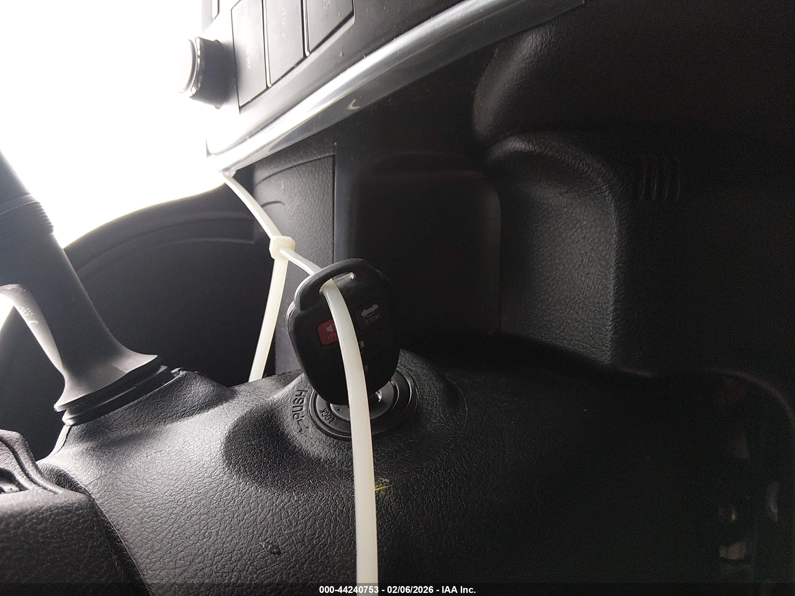 TOYOTA CAMRY image 11