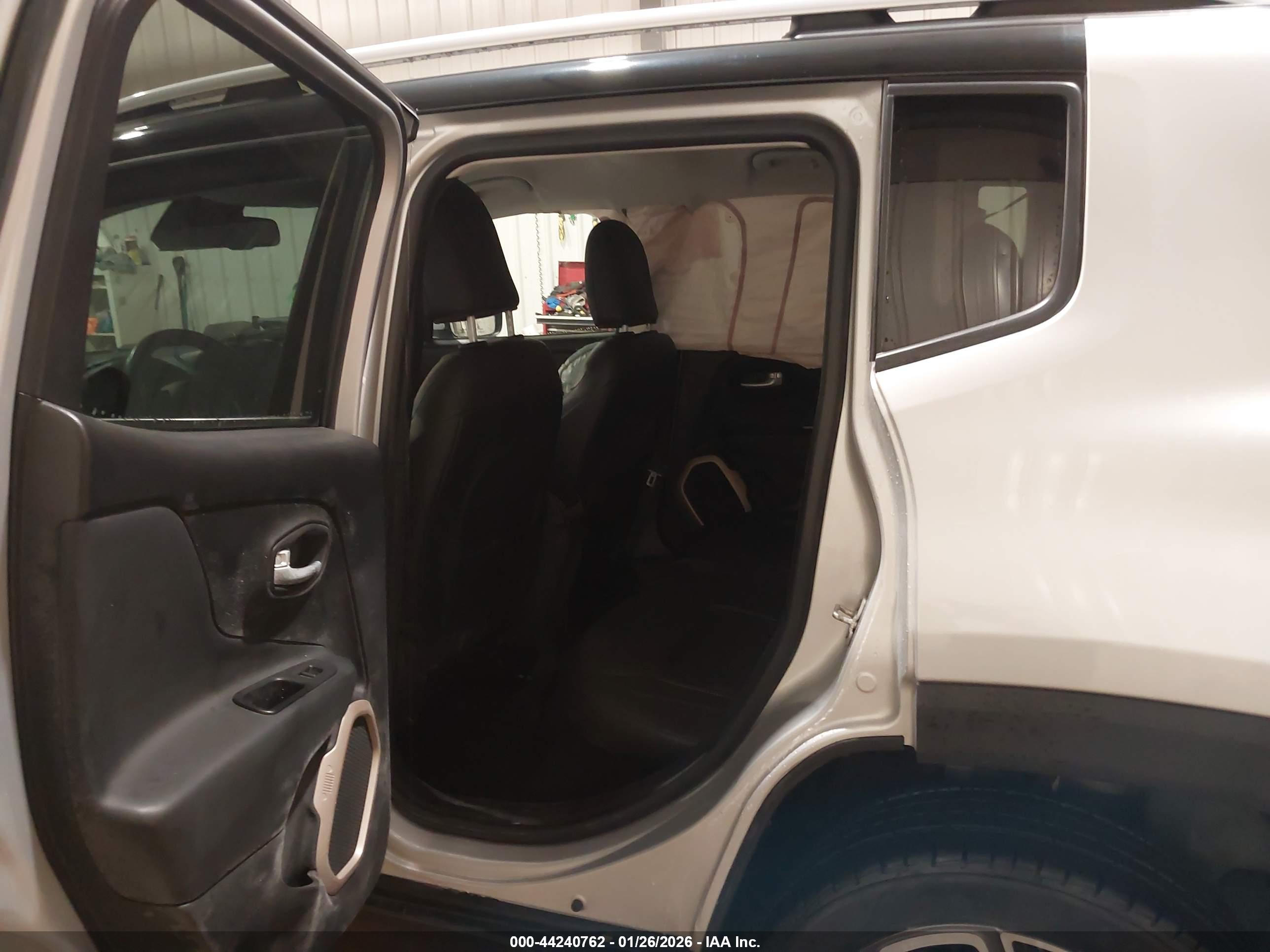 JEEP RENEGADE image 8