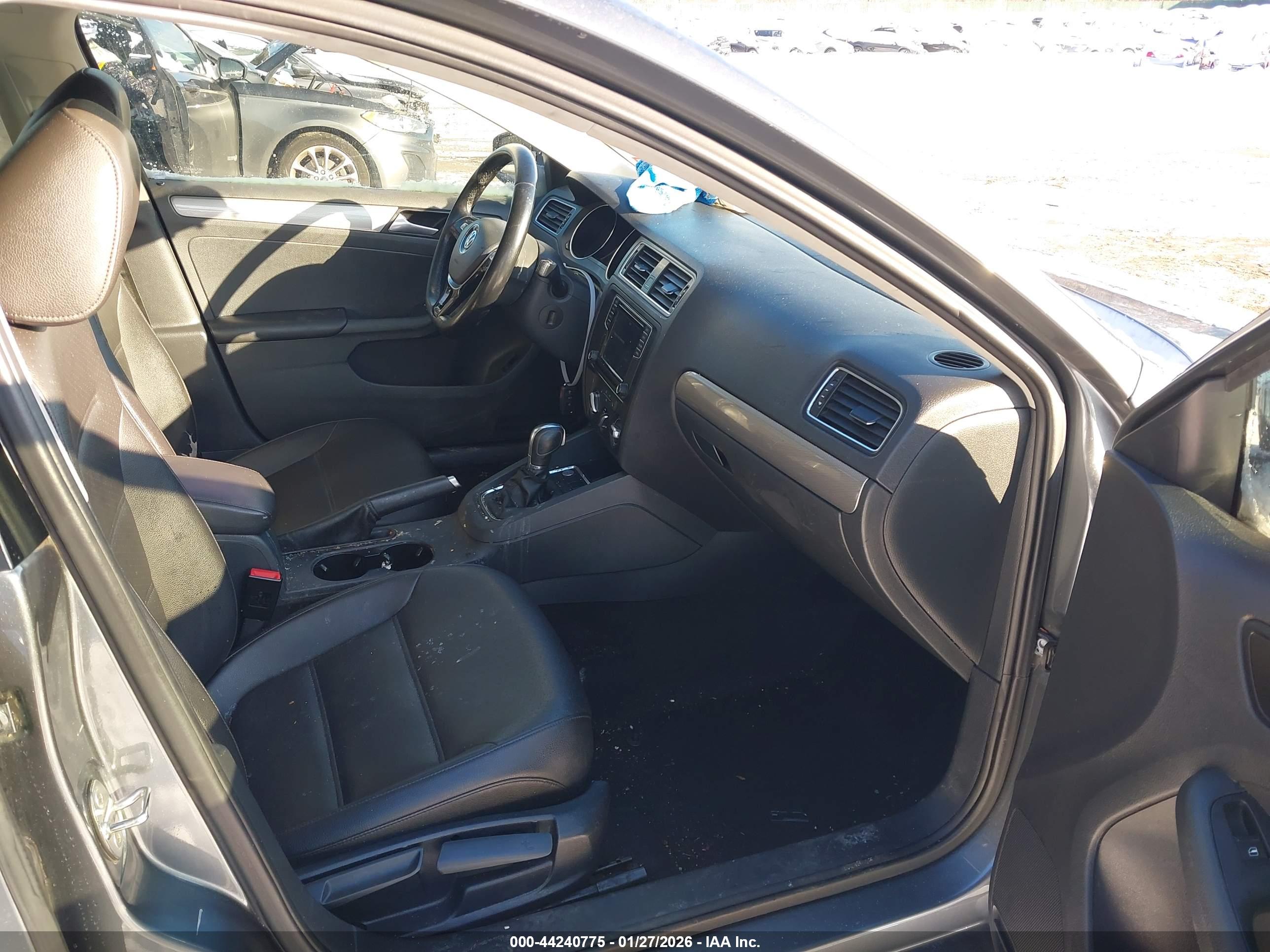 VOLKSWAGEN JETTA image 5