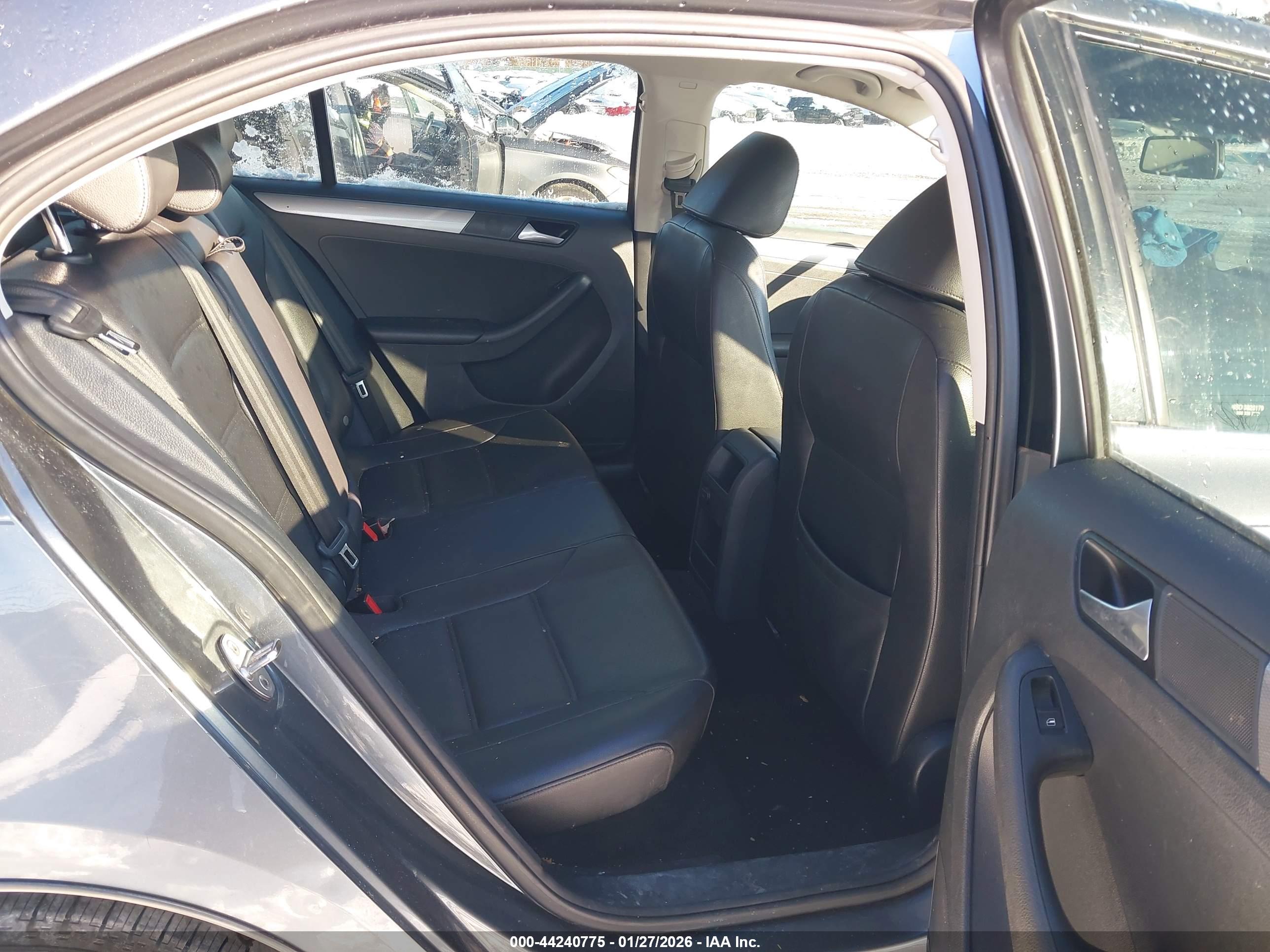 VOLKSWAGEN JETTA image 8