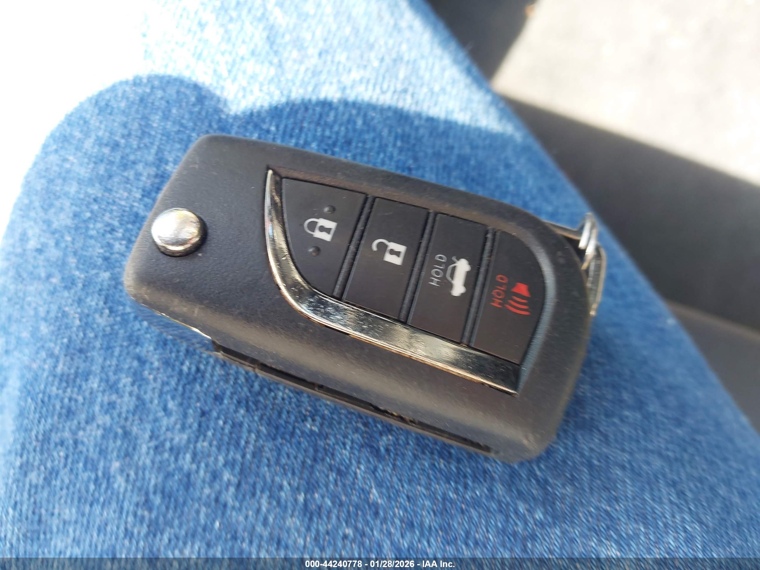 TOYOTA CAMRY image 11