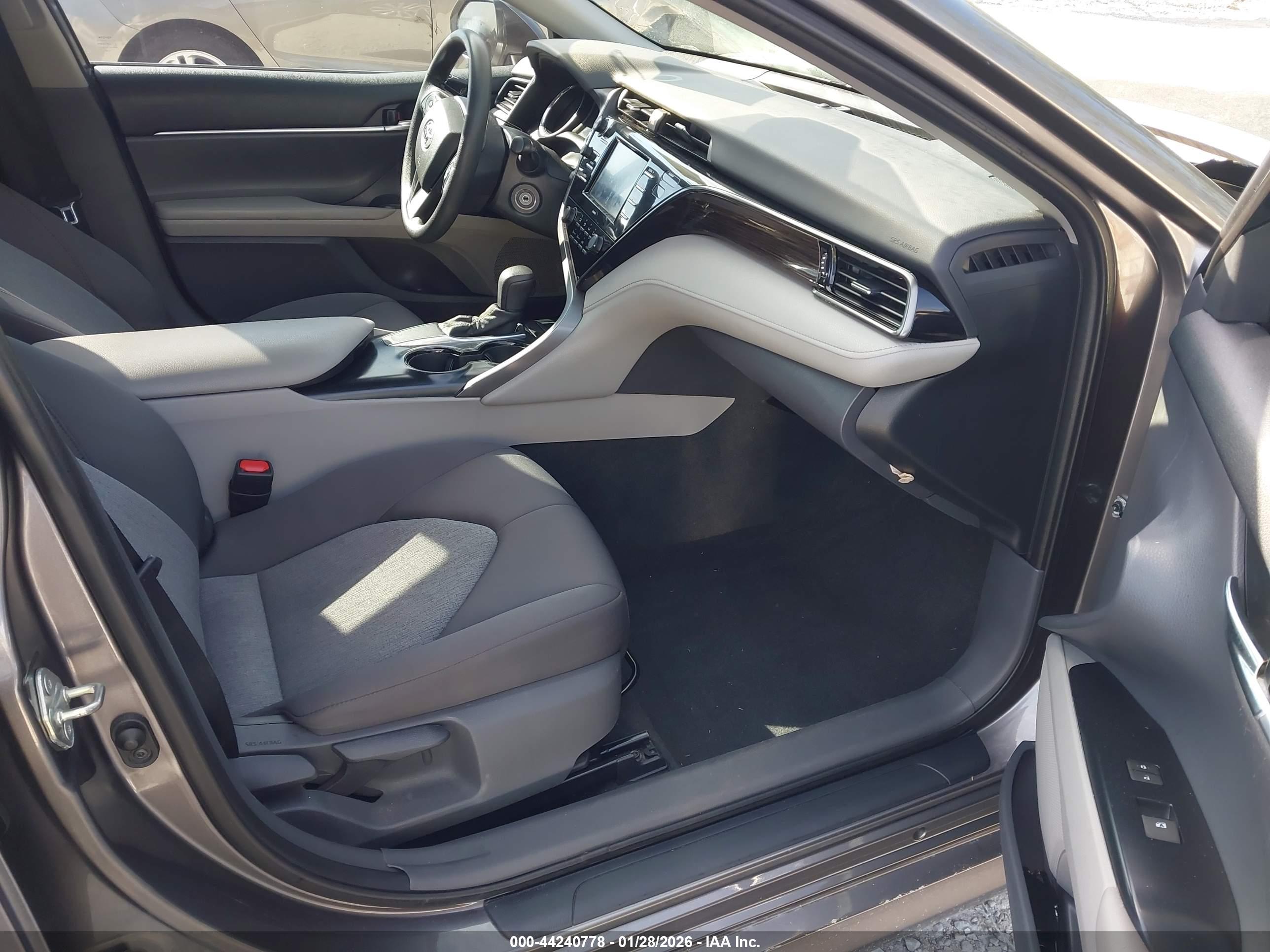 TOYOTA CAMRY image 5