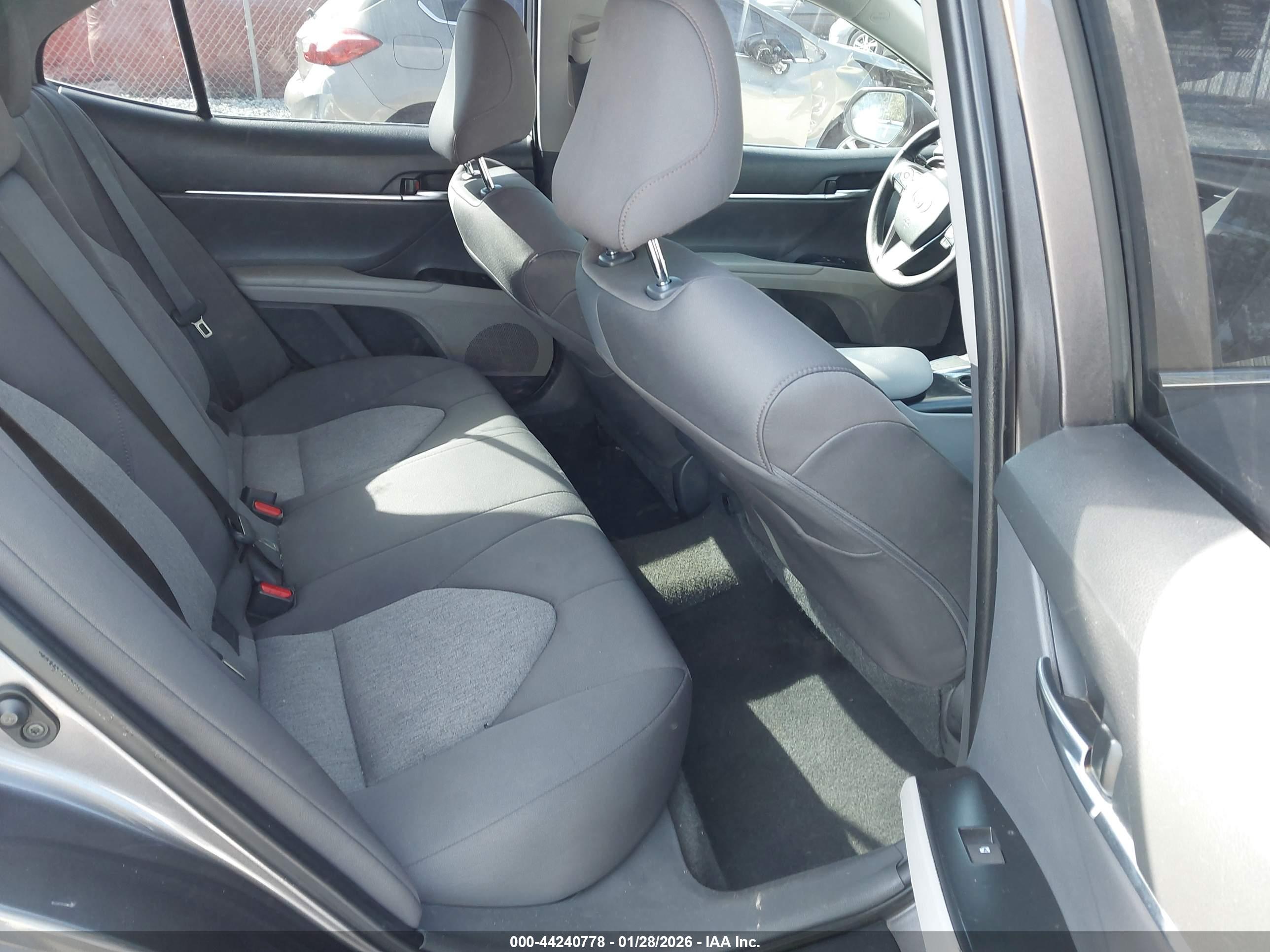 TOYOTA CAMRY image 8