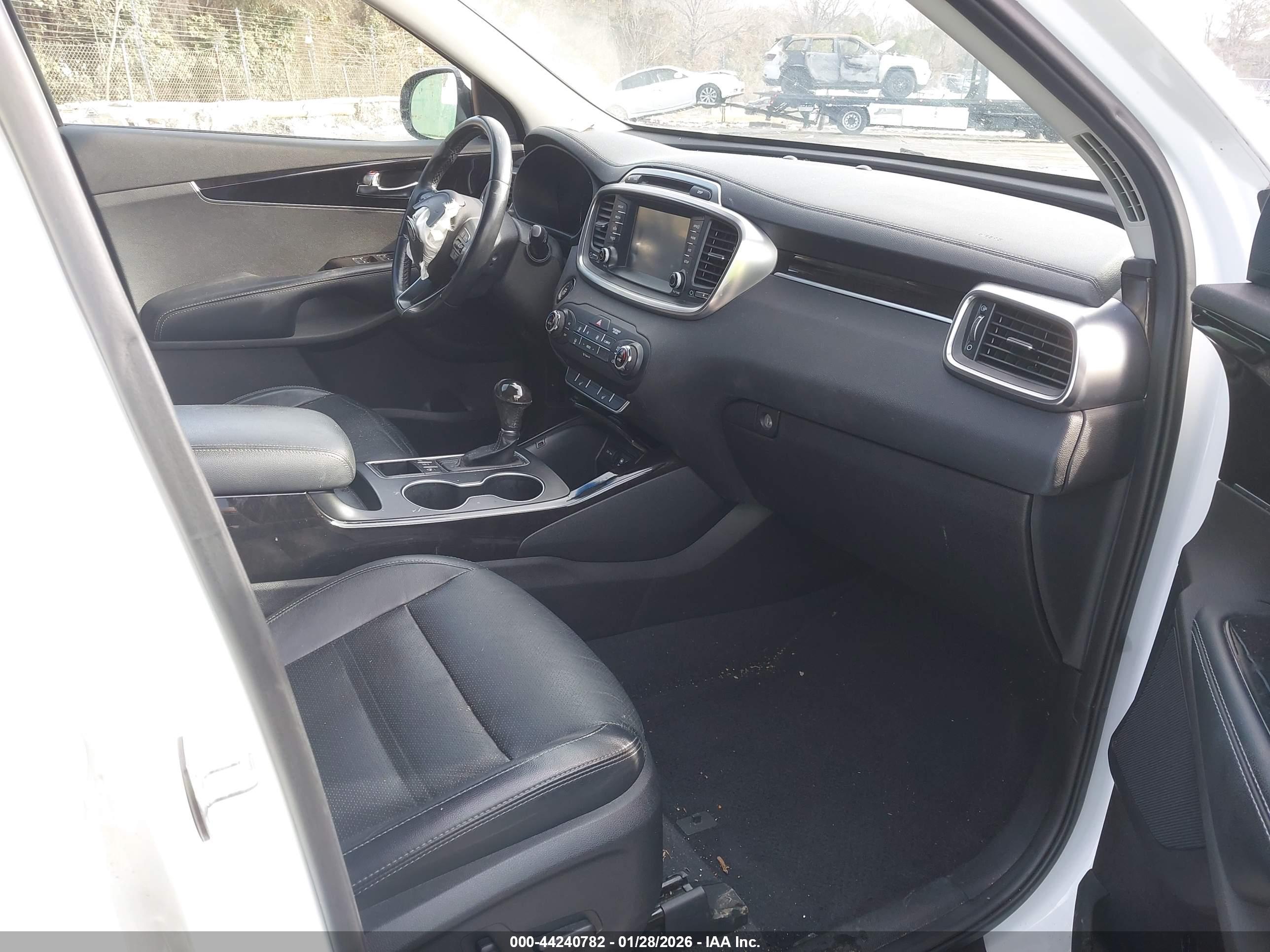 KIA SORENTO image 5