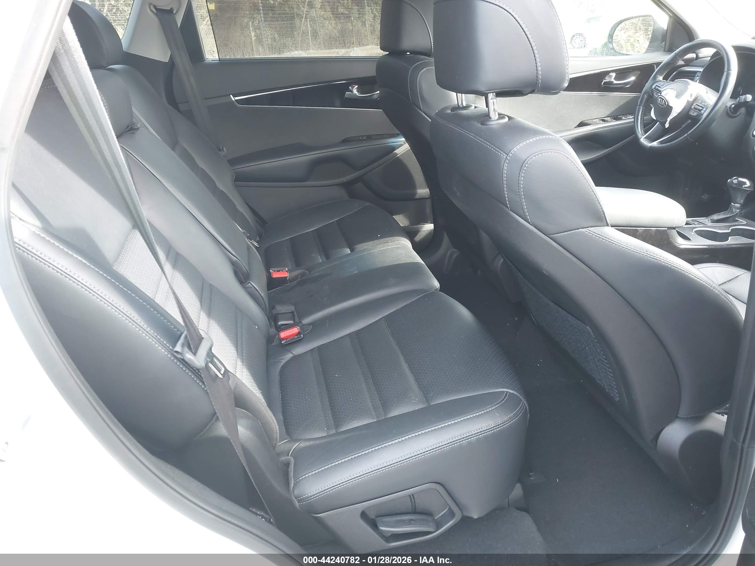 KIA SORENTO image 8