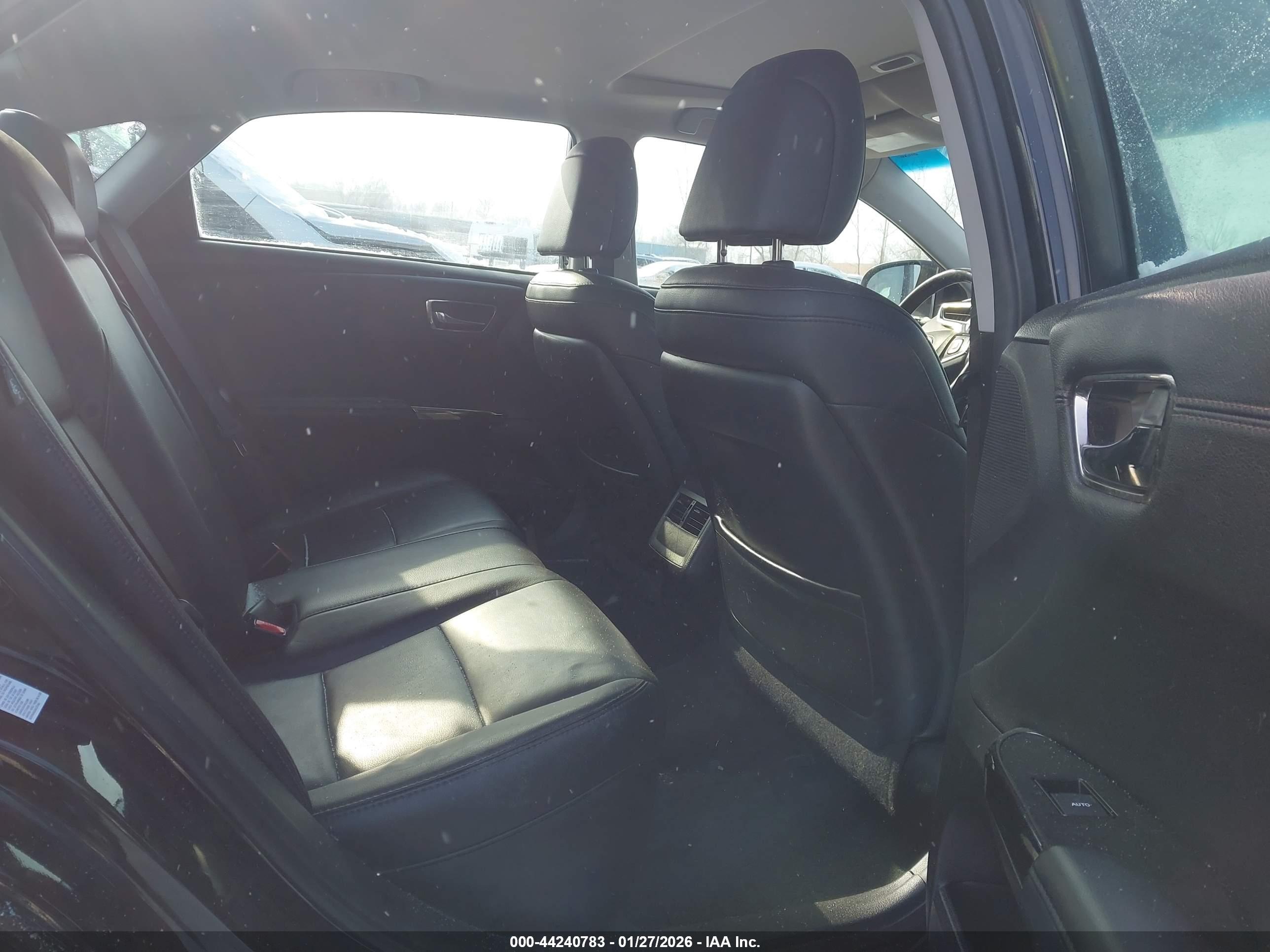 TOYOTA AVALON image 8
