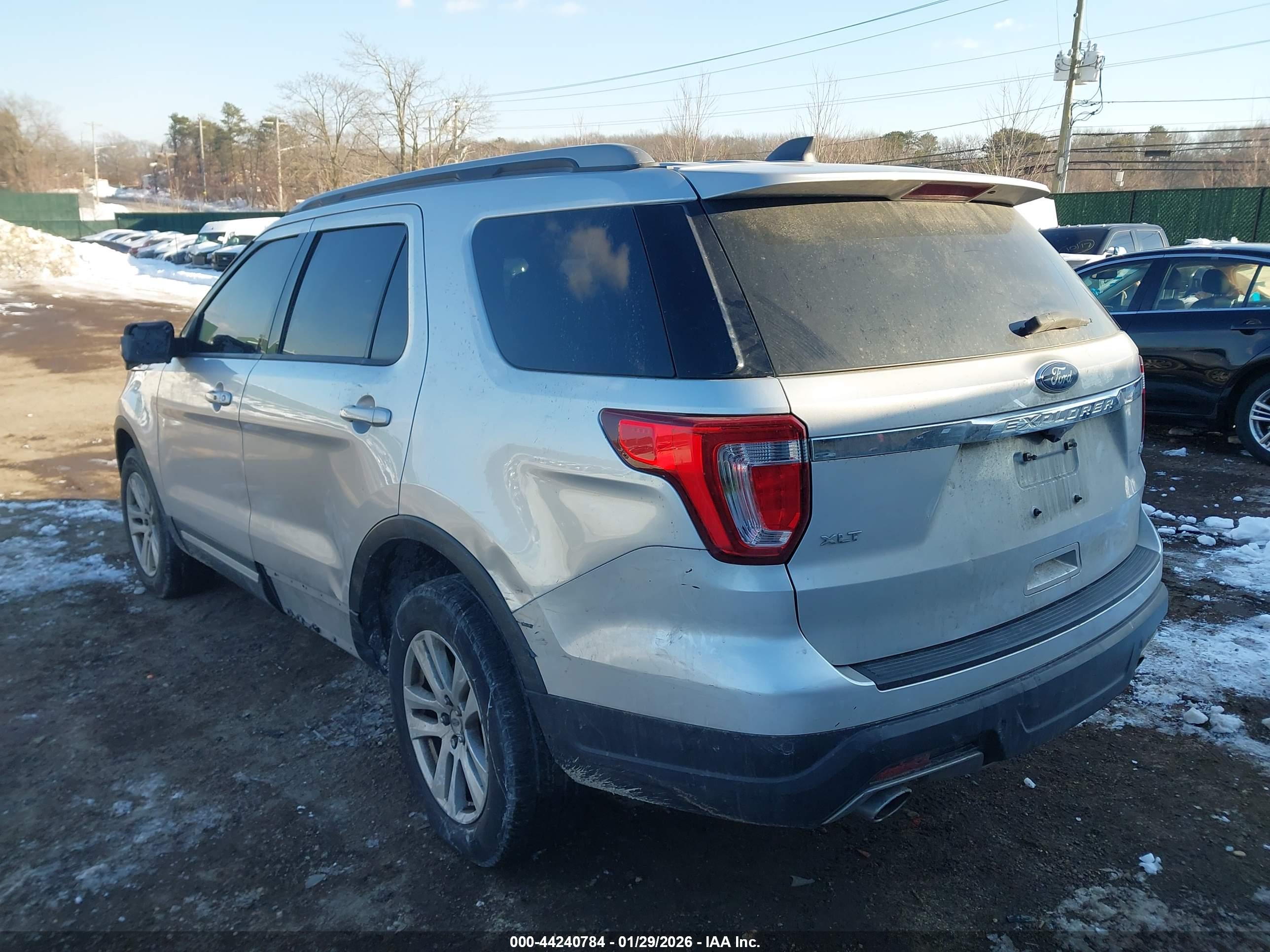 FORD EXPLORER image 3