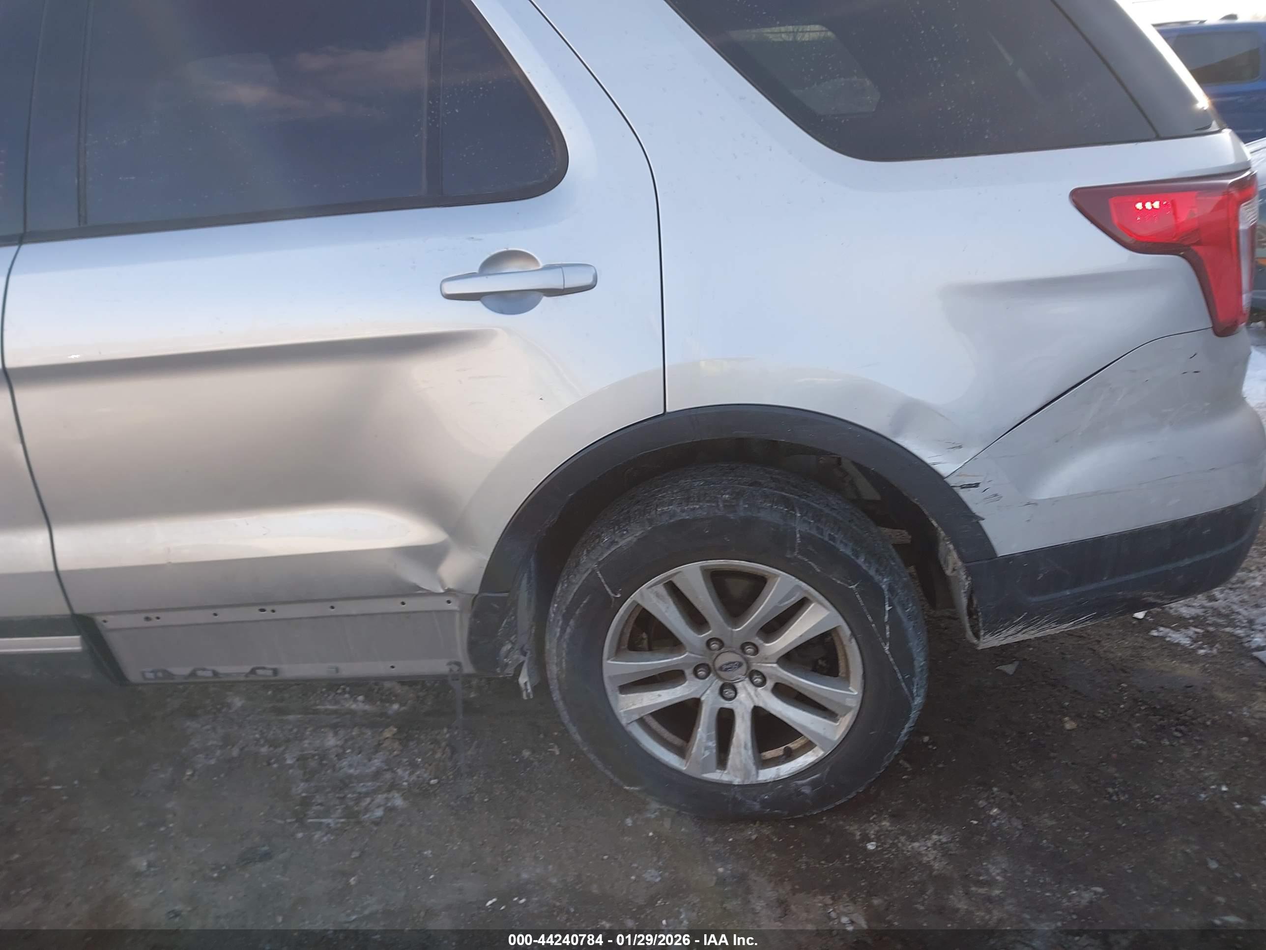 FORD EXPLORER image 6