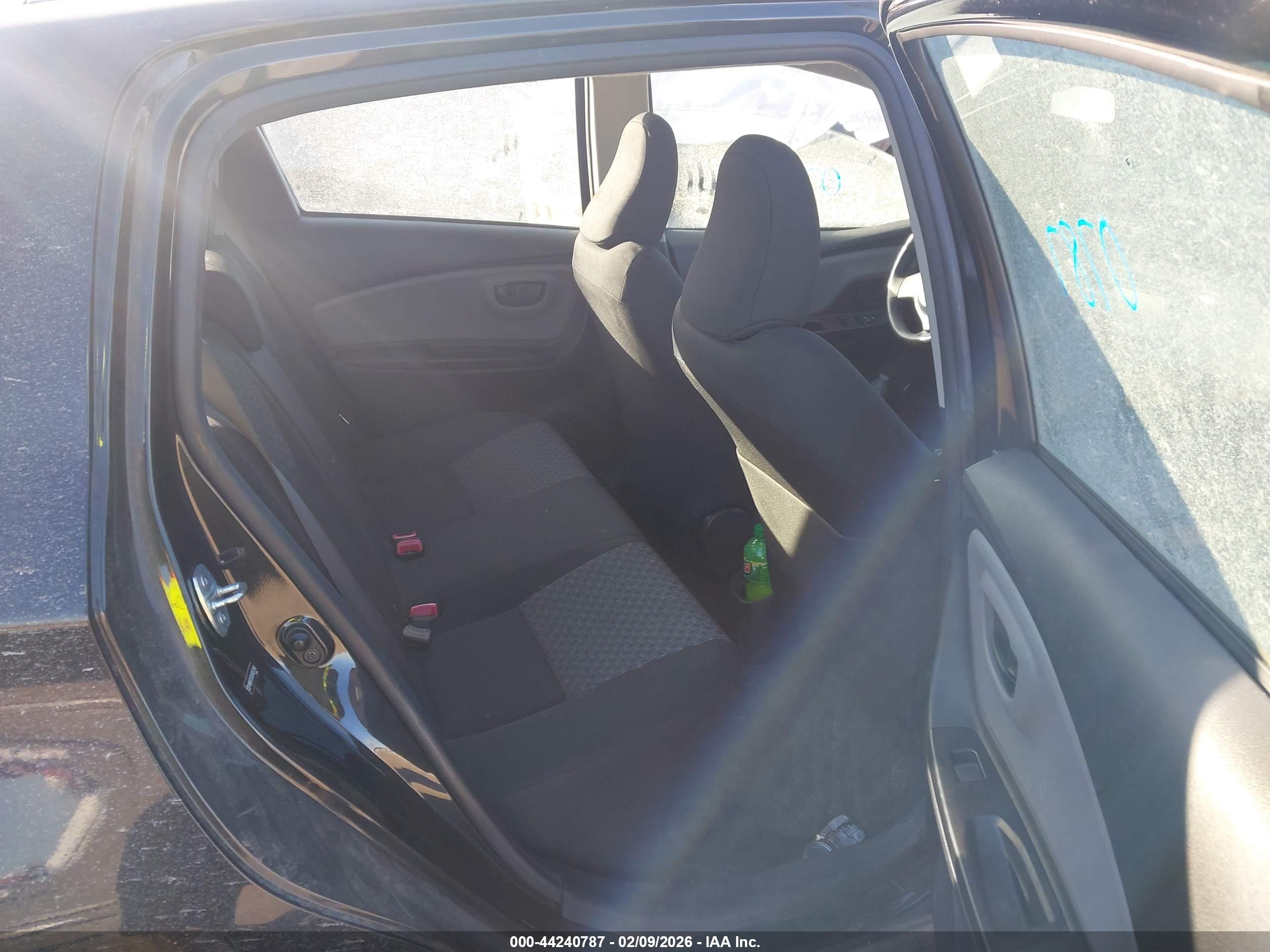 TOYOTA YARIS image 8
