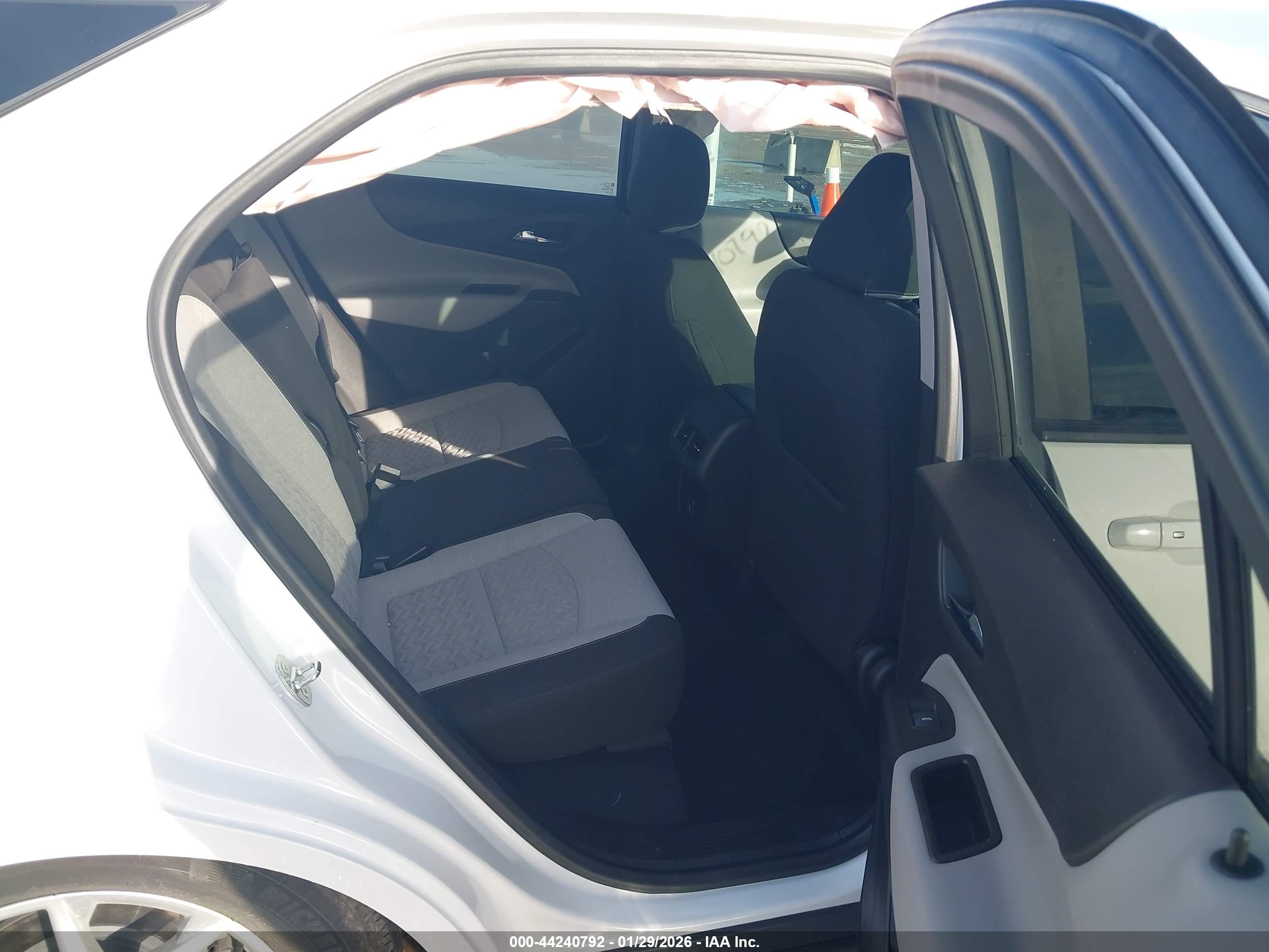 CHEVROLET EQUINOX image 8