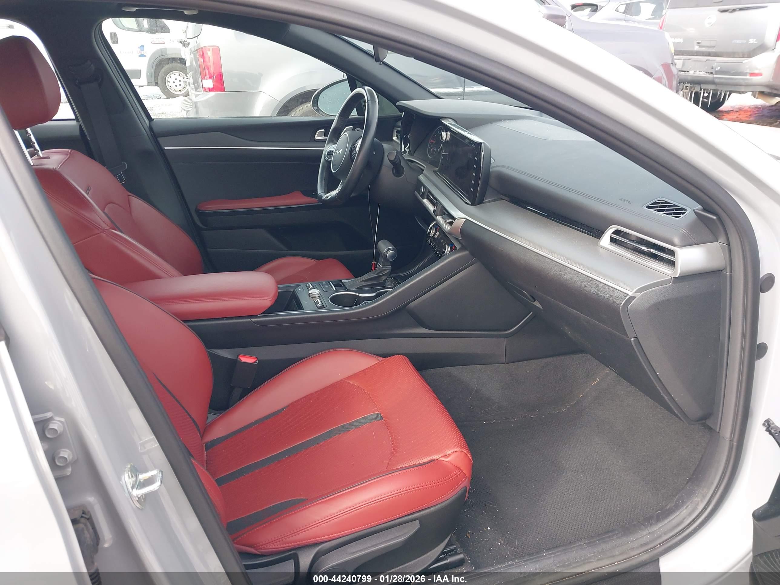 KIA K5 image 5