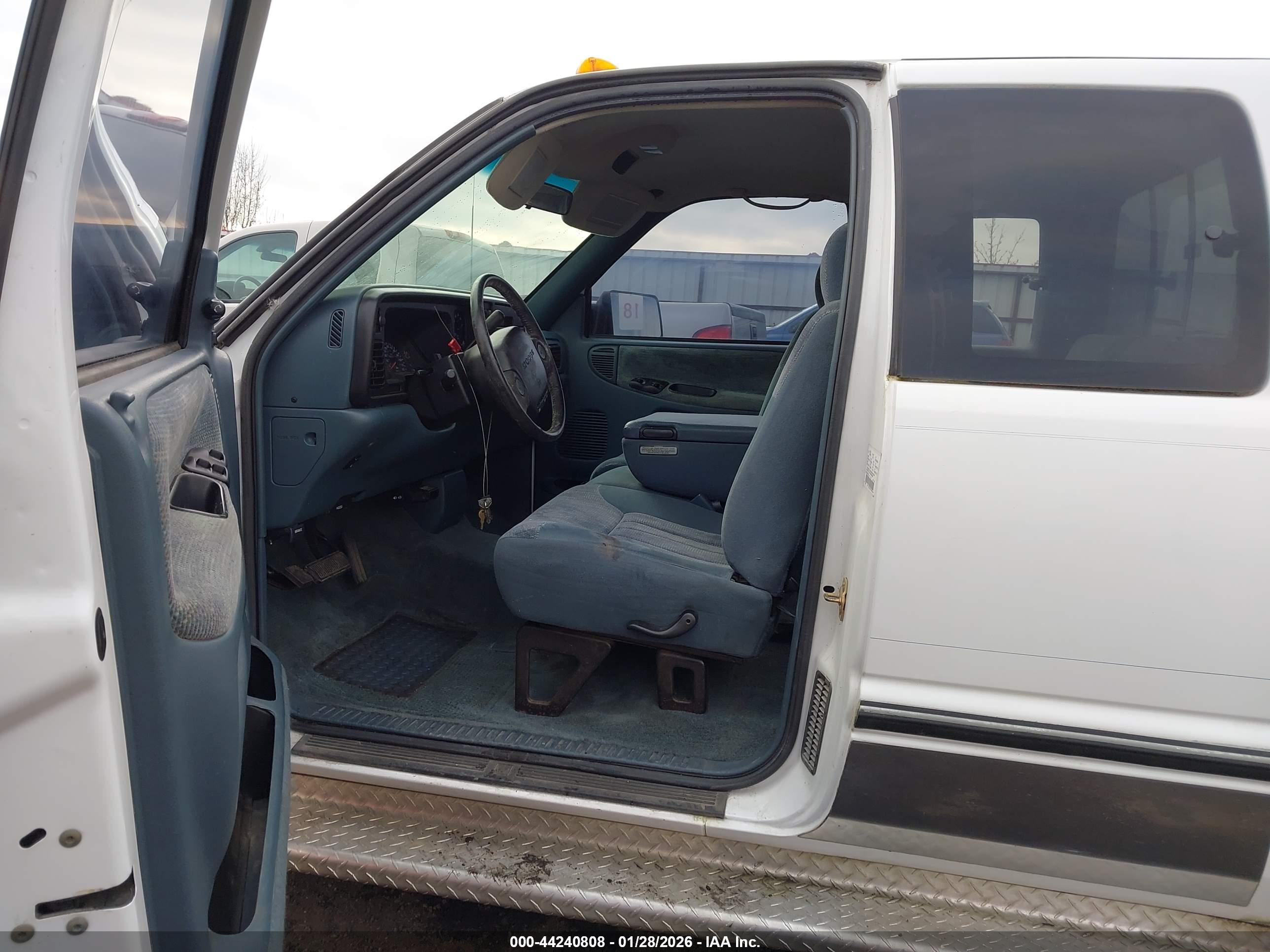 DODGE RAM image 8