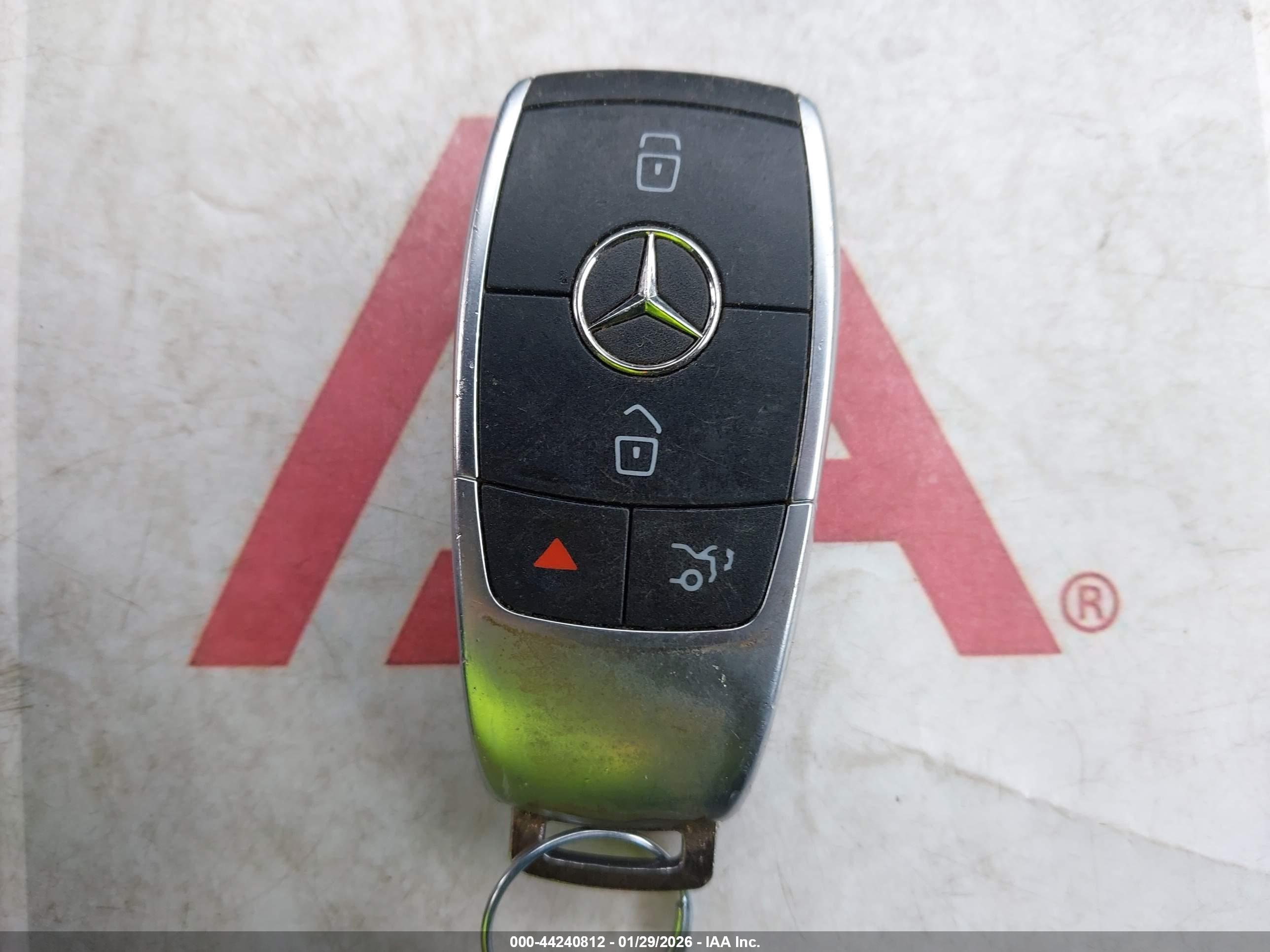 MERCEDES-BENZ GLC image 11