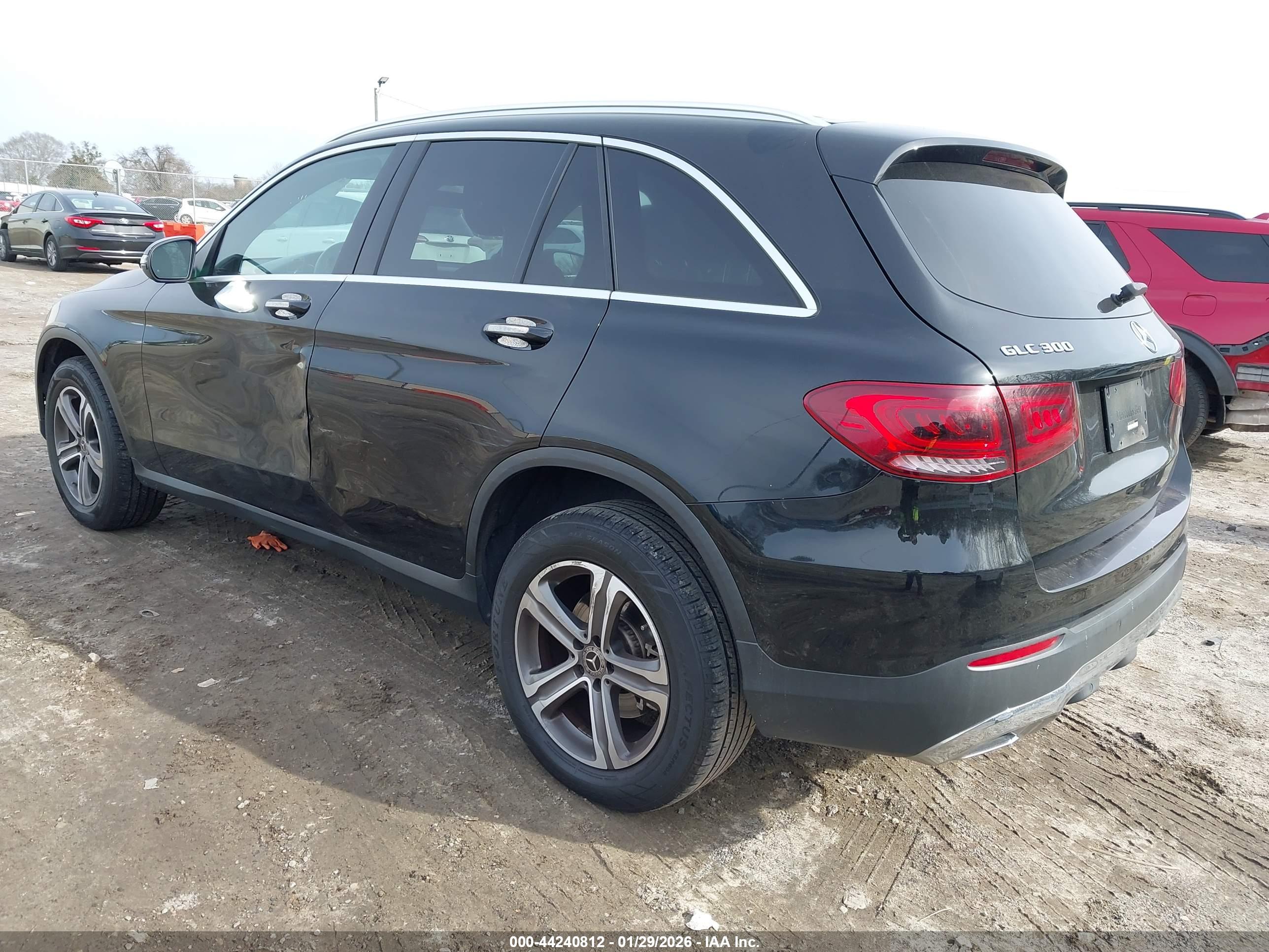MERCEDES-BENZ GLC image 3