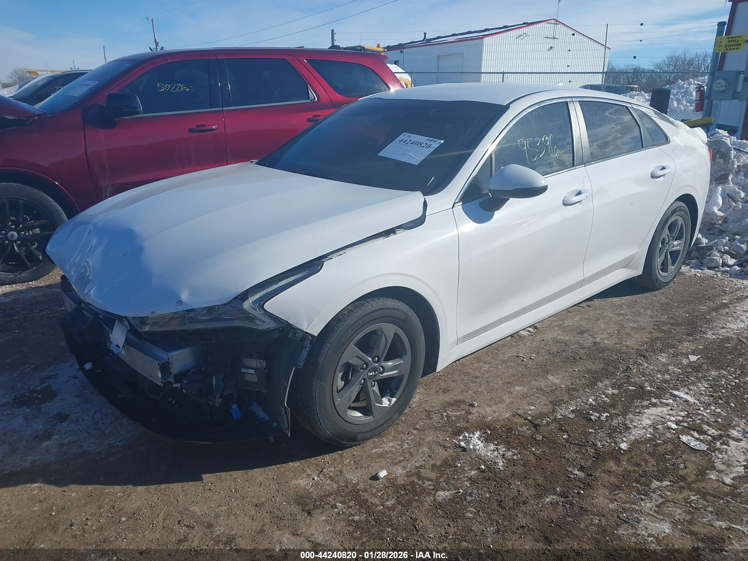 KIA K5 image 2
