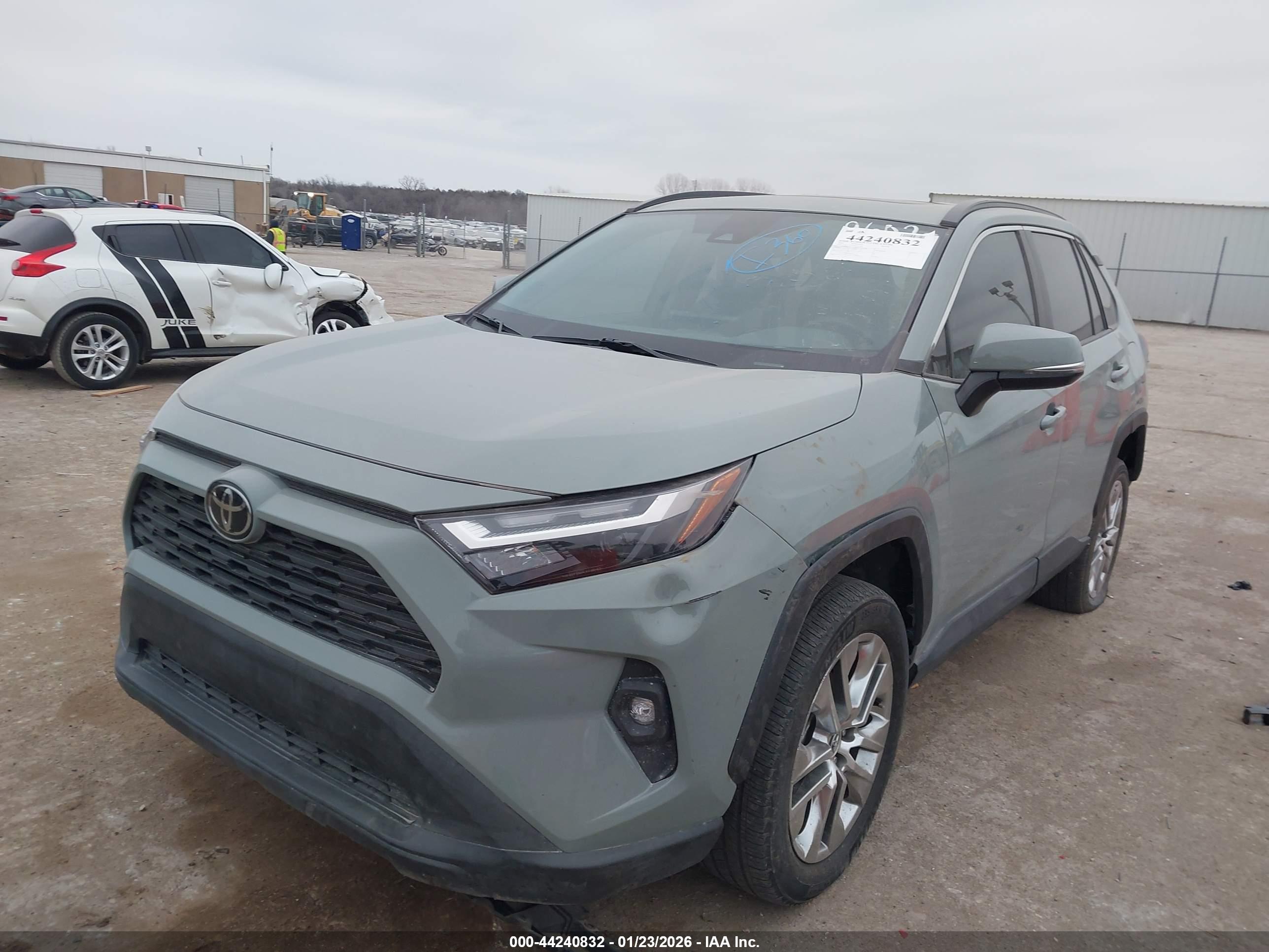 TOYOTA RAV4 image 2