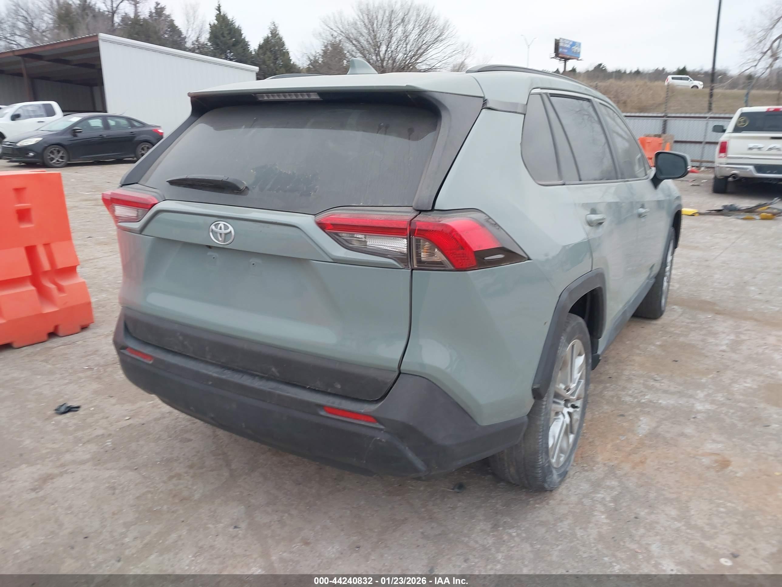 TOYOTA RAV4 image 4