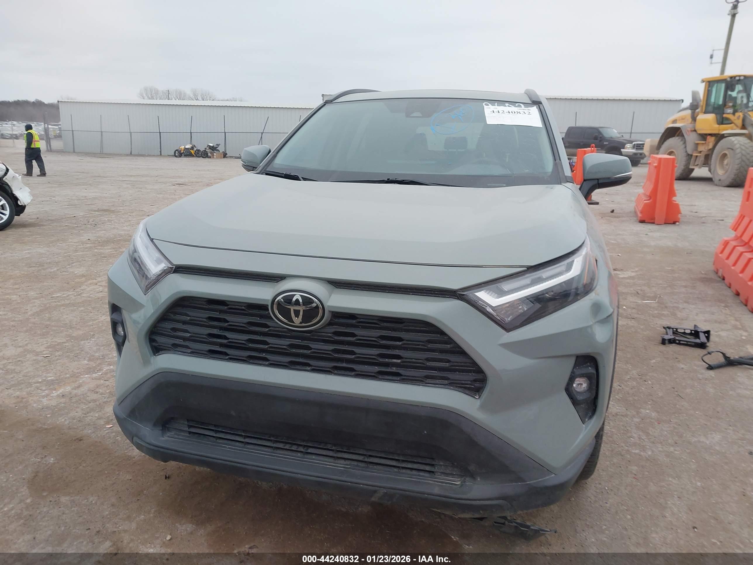 TOYOTA RAV4 image 6