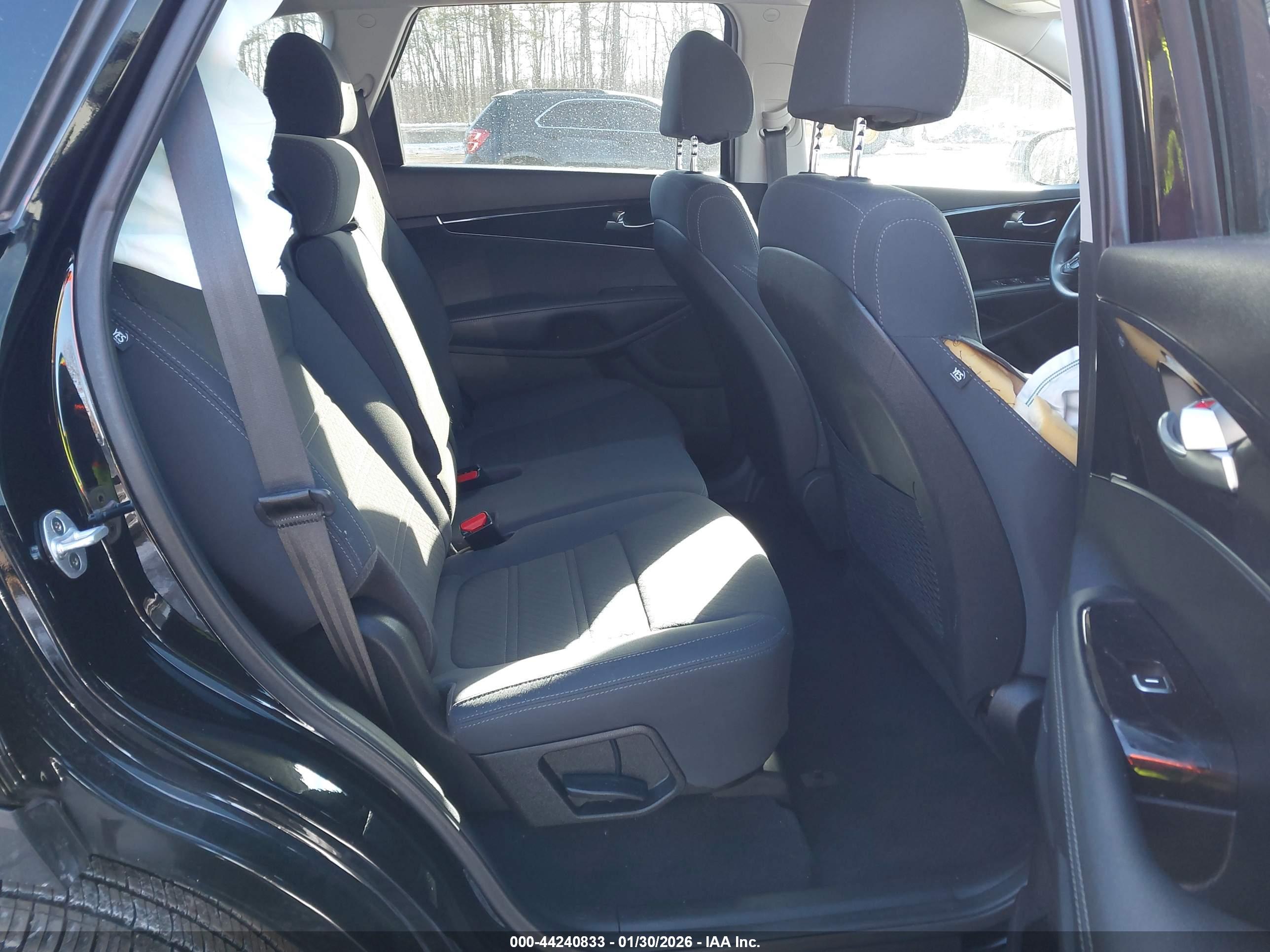 KIA SORENTO image 8