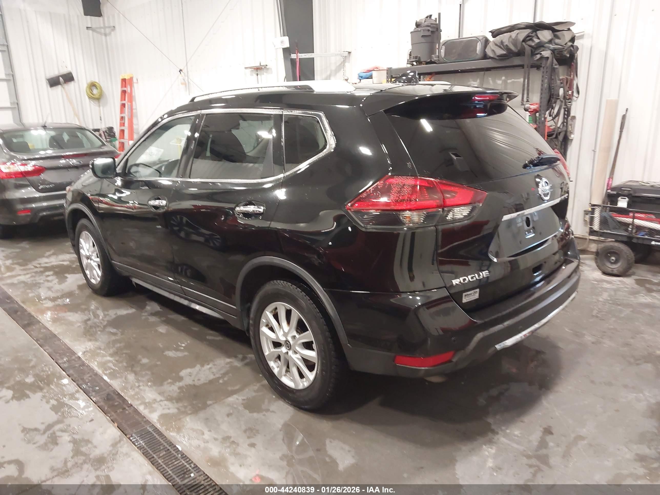 NISSAN ROGUE image 3