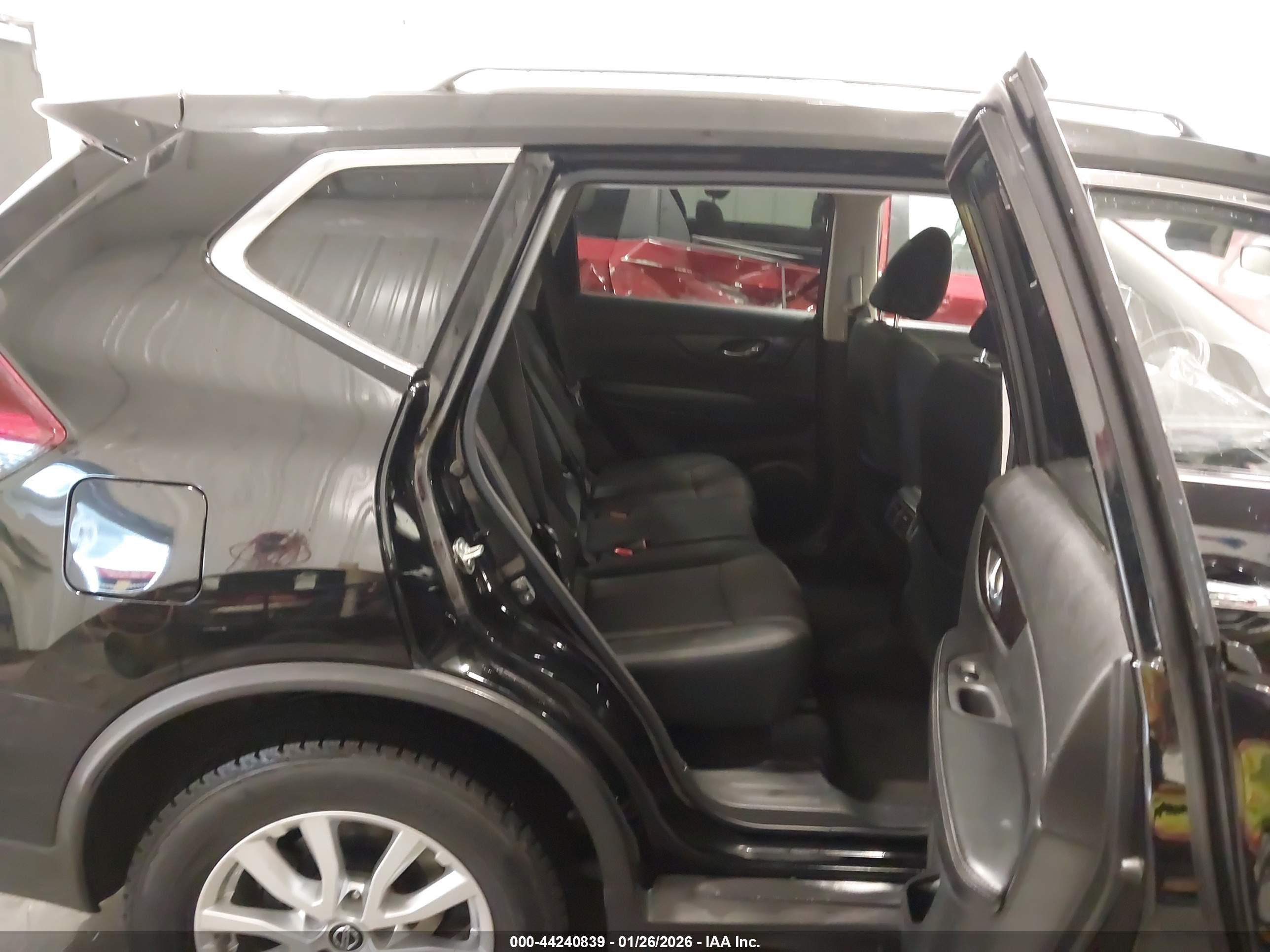 NISSAN ROGUE image 8