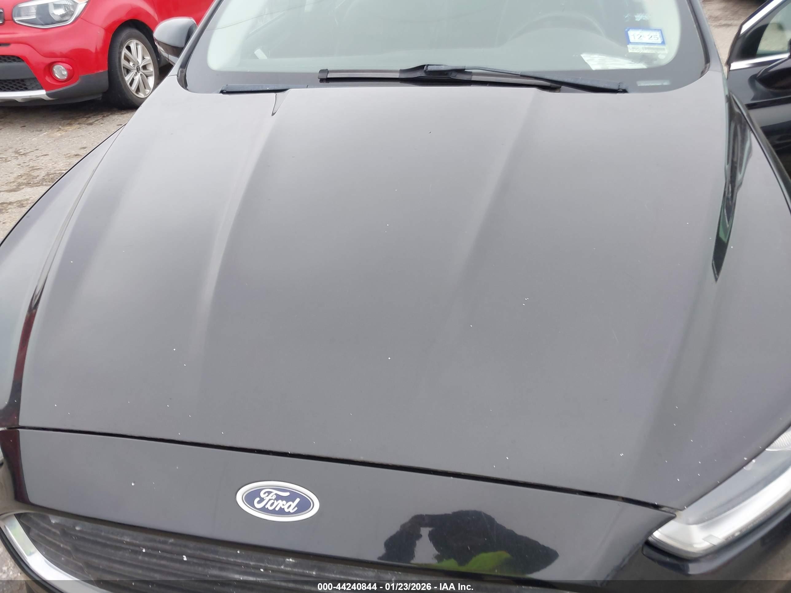 FORD FUSION image 10