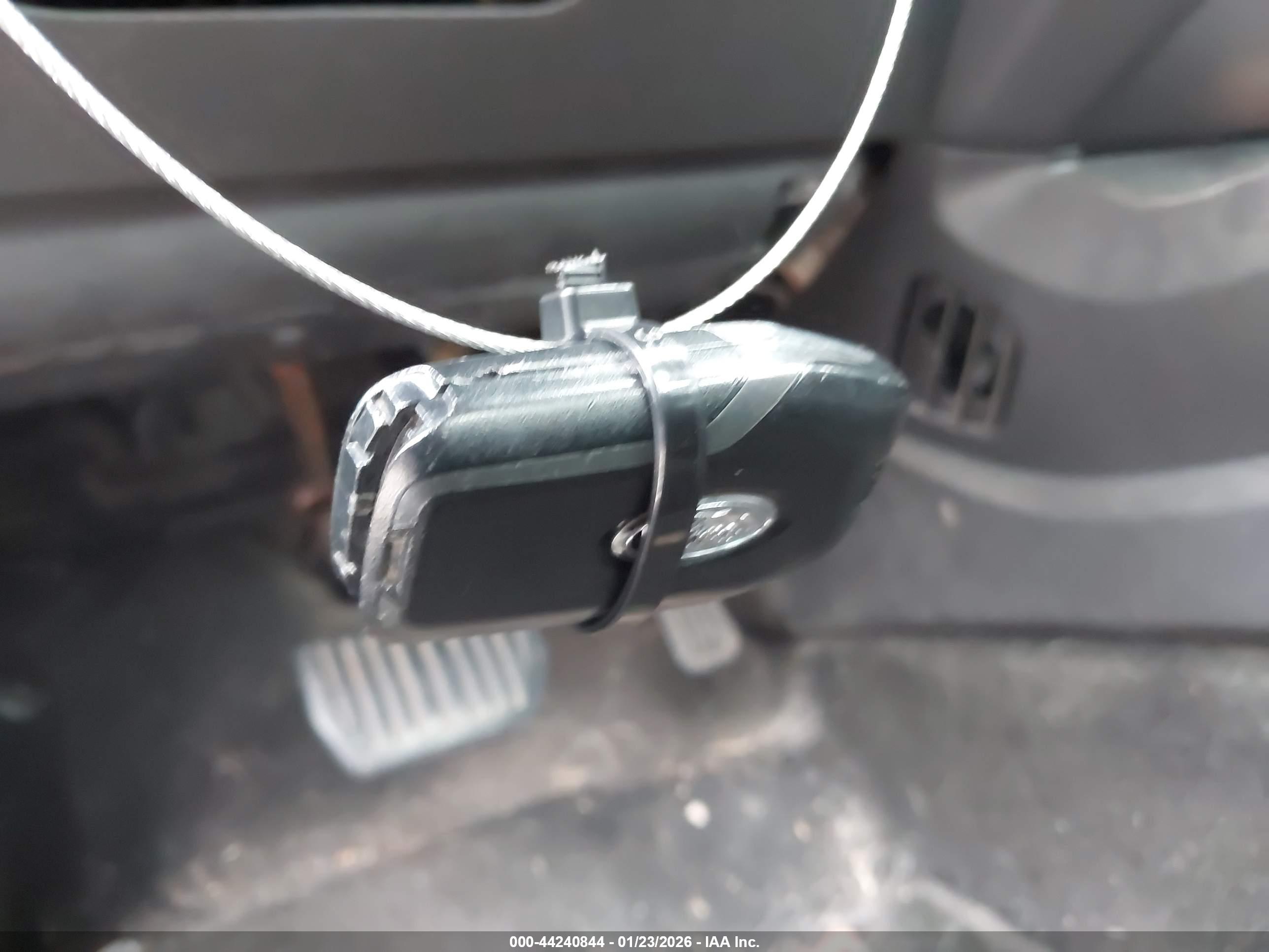 FORD FUSION image 11