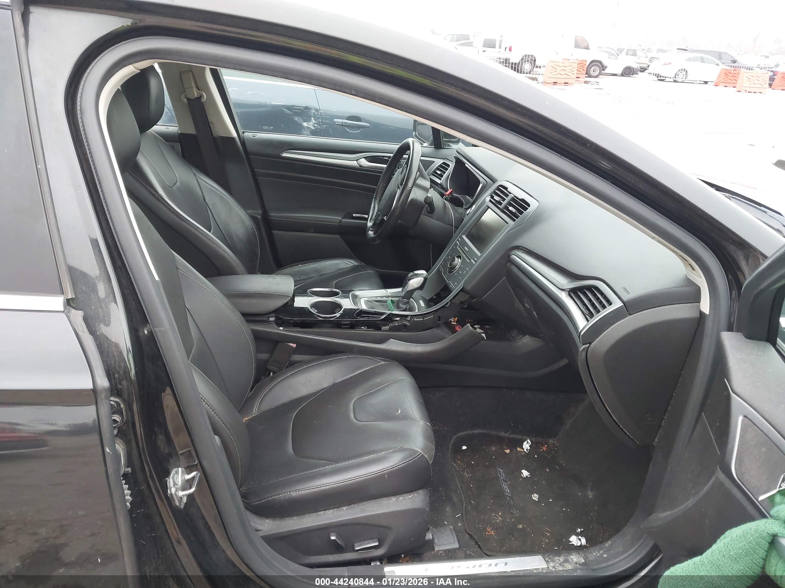 FORD FUSION image 5