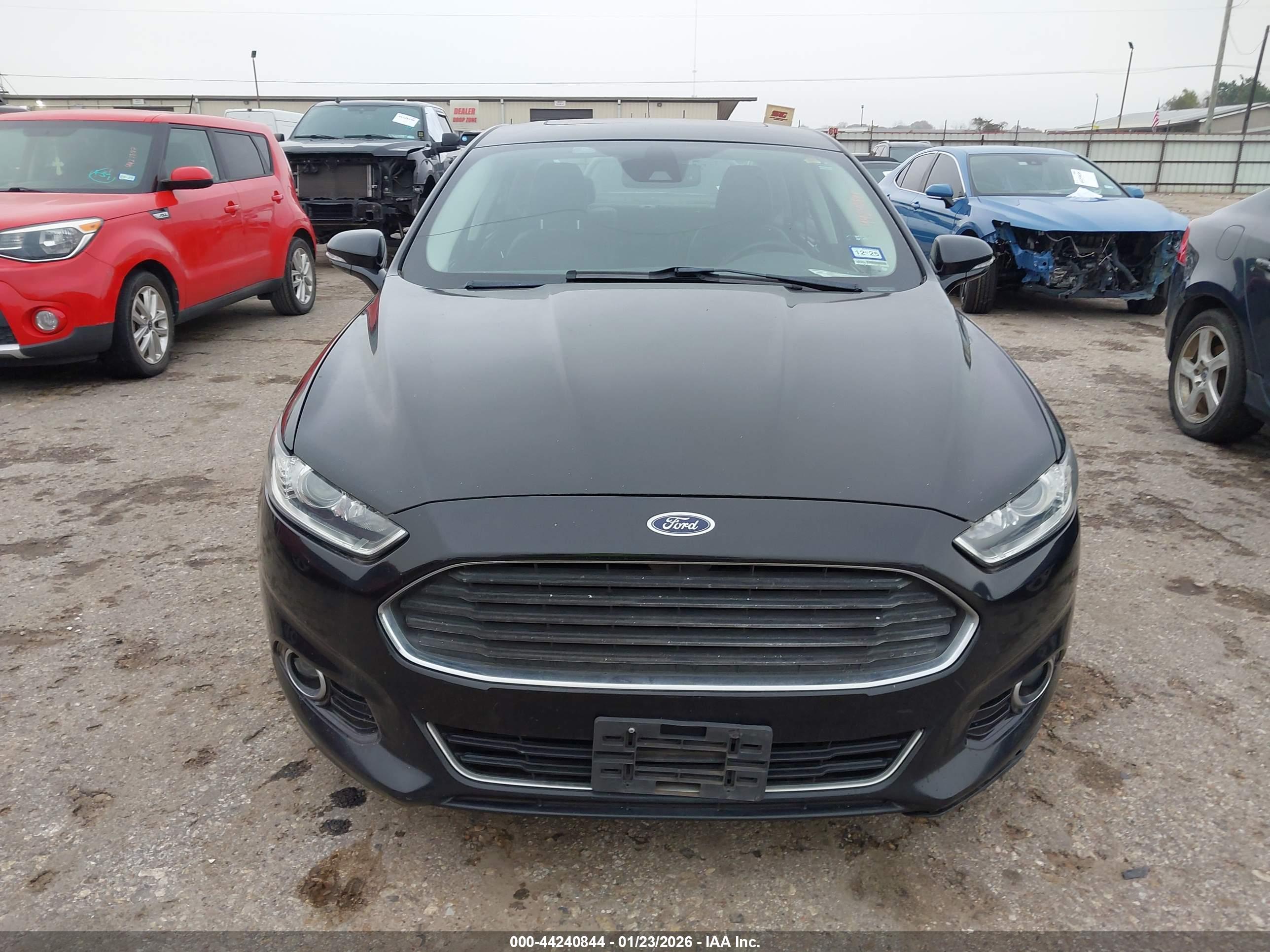 FORD FUSION image 6